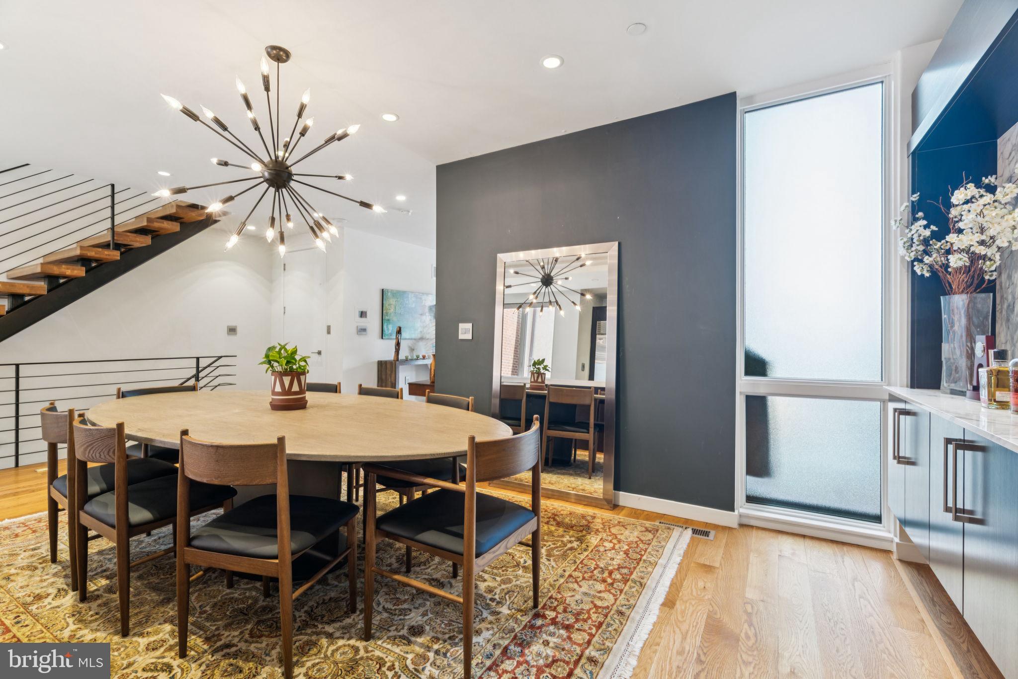 LOGAN SQUARE - Residential