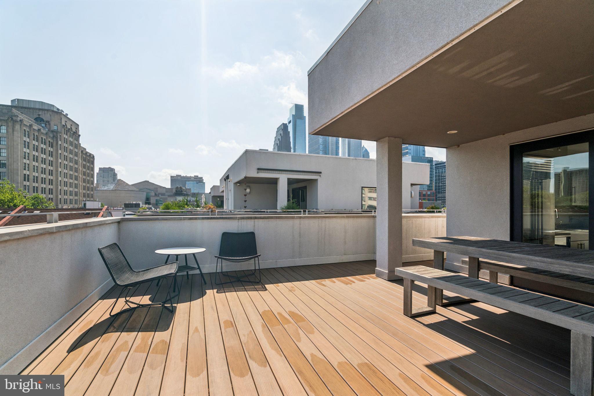 LOGAN SQUARE - Residential