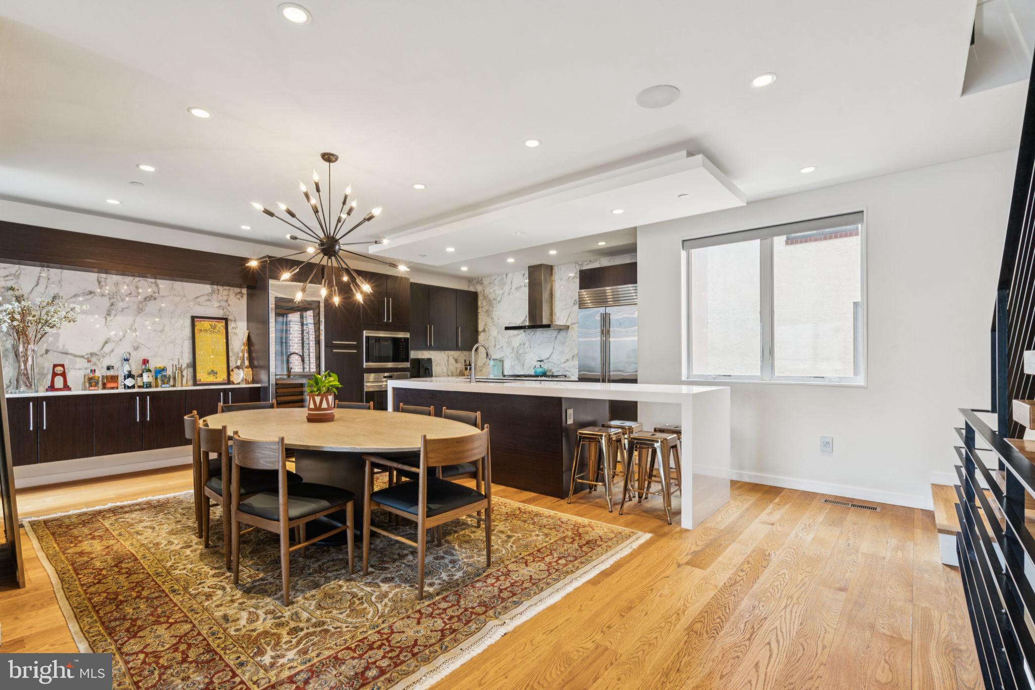 LOGAN SQUARE - Residential