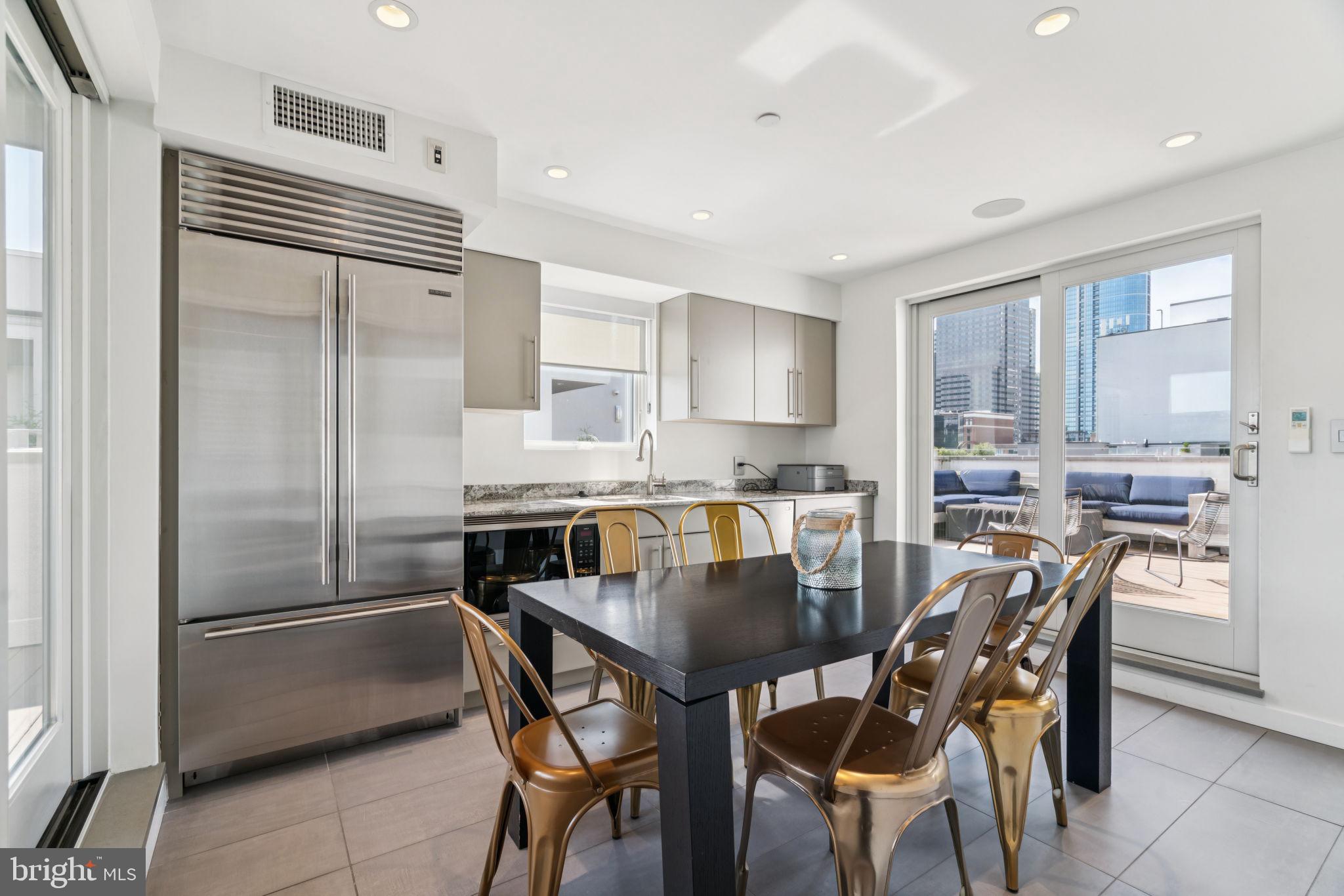 LOGAN SQUARE - Residential