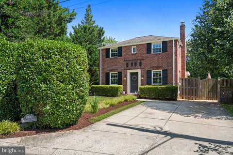 Homes For Sale - 4900 Greenway Drive<br/> BETHESDA, MD 20816