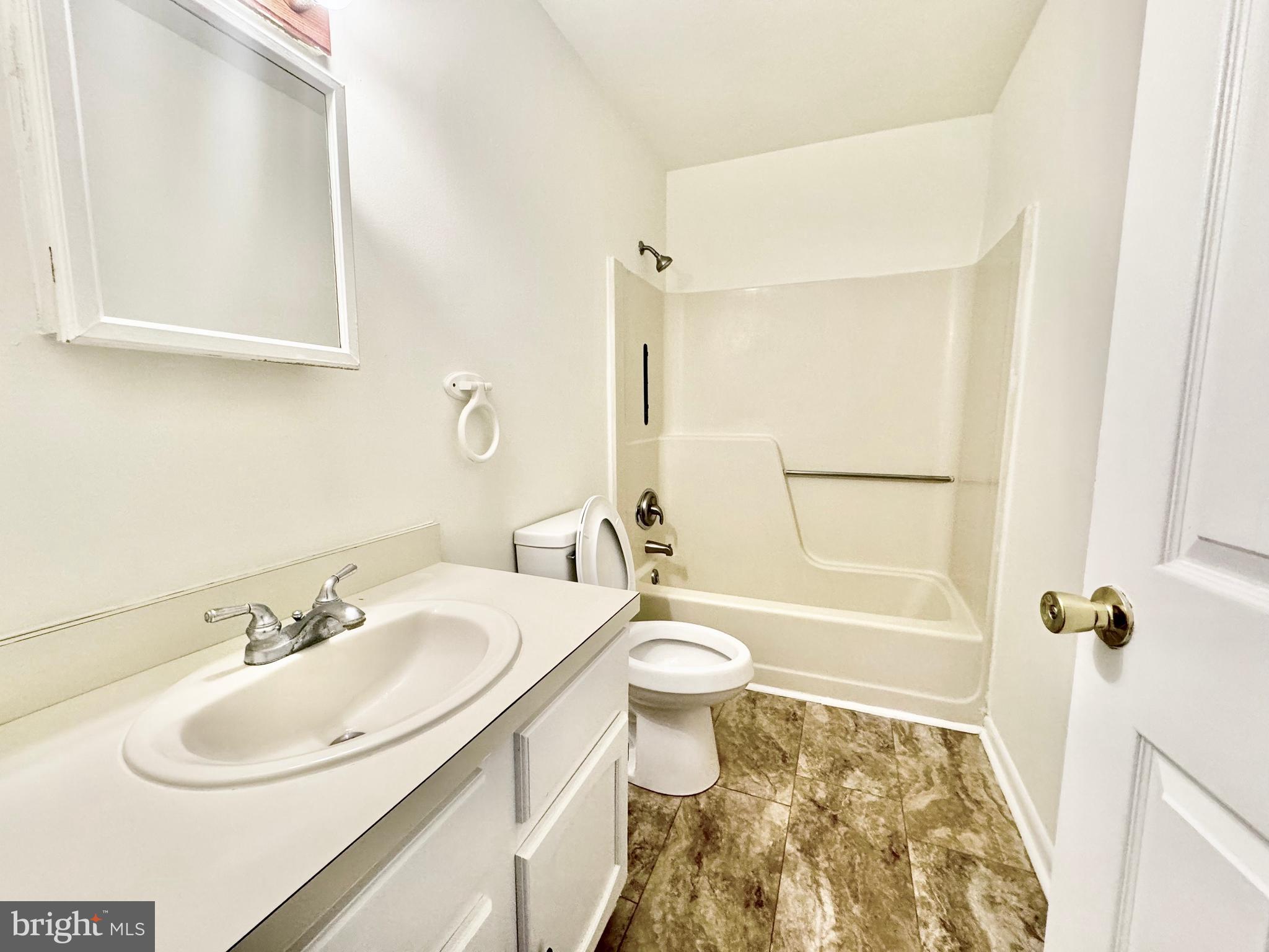 HAMPTON SQUARE - Residential