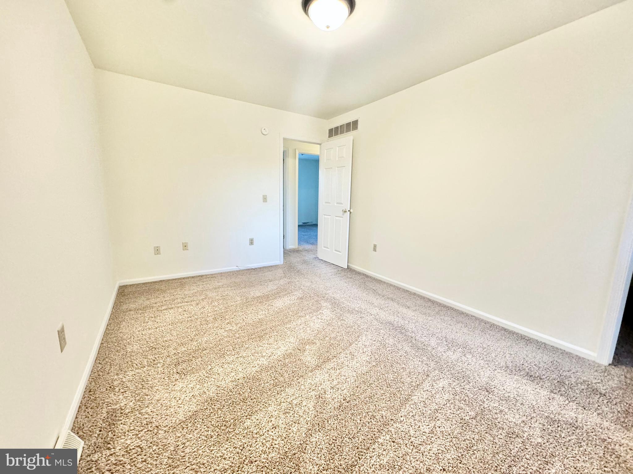 HAMPTON SQUARE - Residential