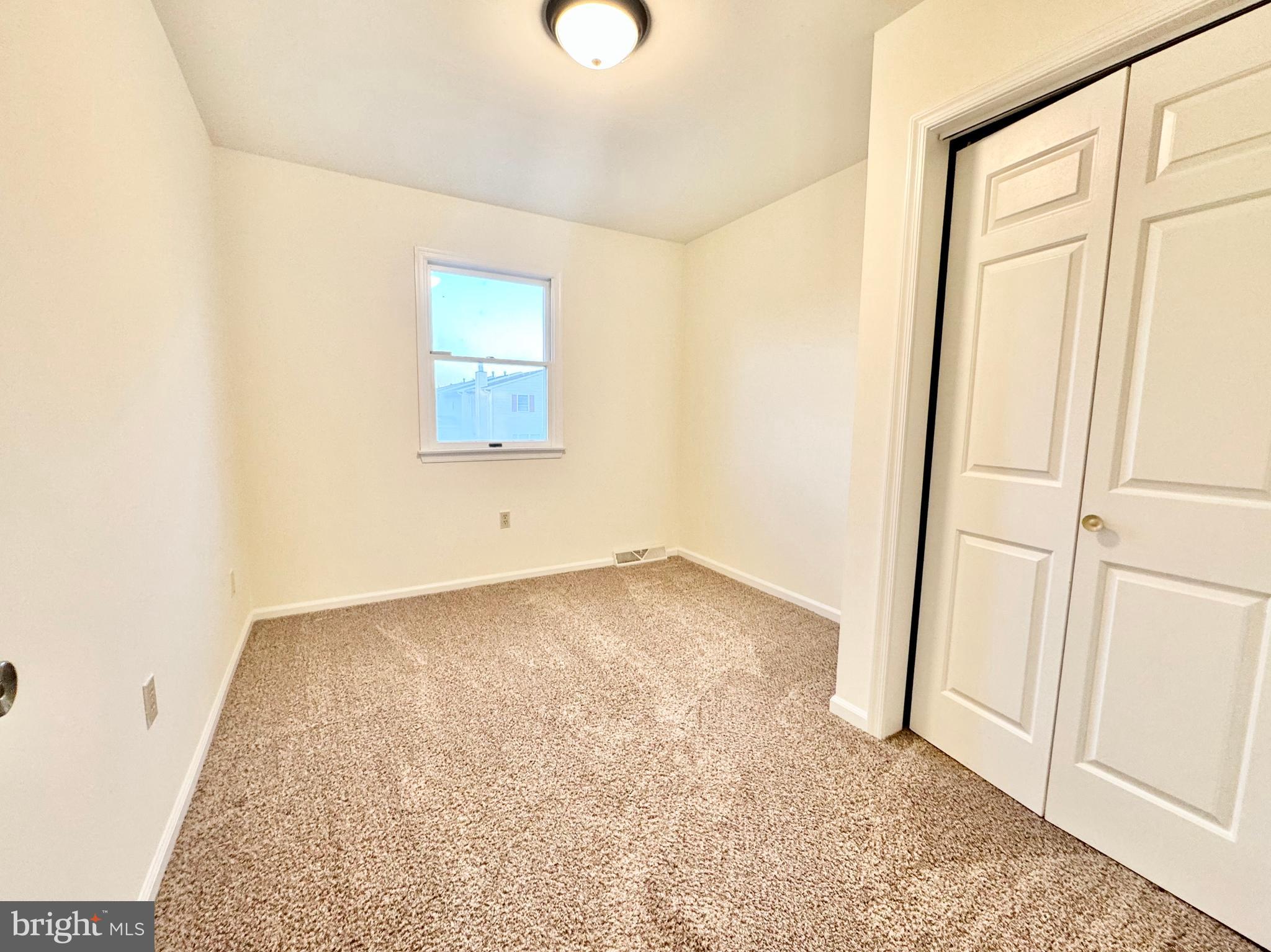 HAMPTON SQUARE - Residential