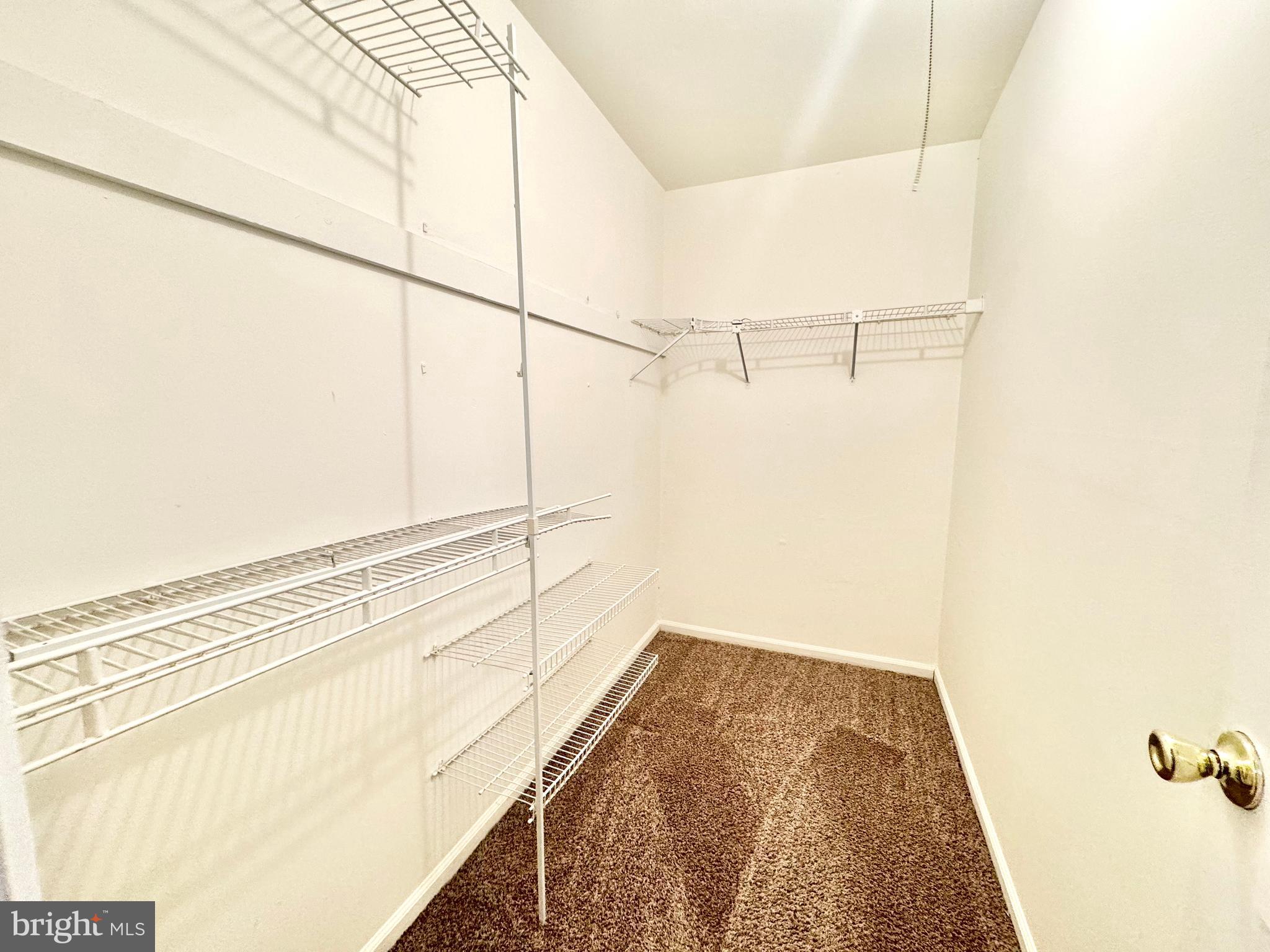 HAMPTON SQUARE - Residential