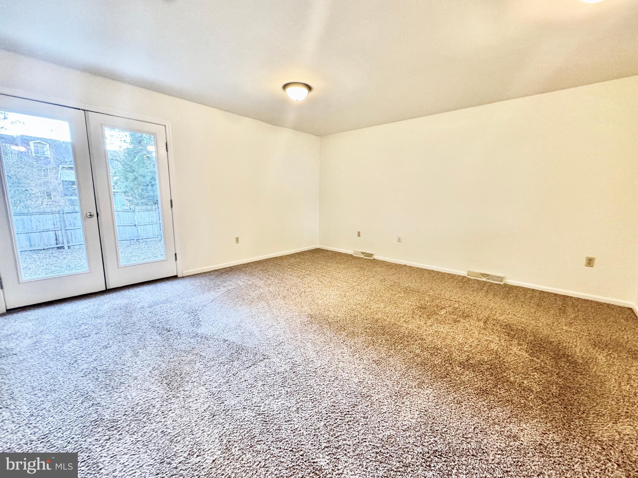 HAMPTON SQUARE - Residential