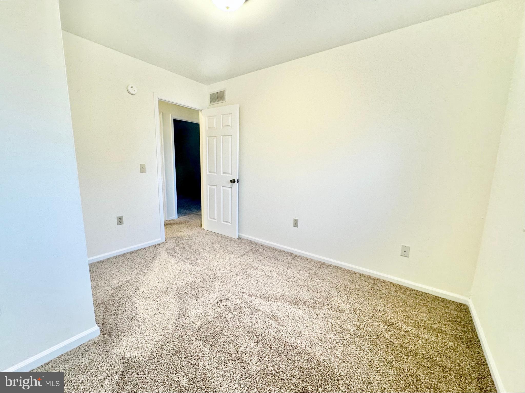 HAMPTON SQUARE - Residential