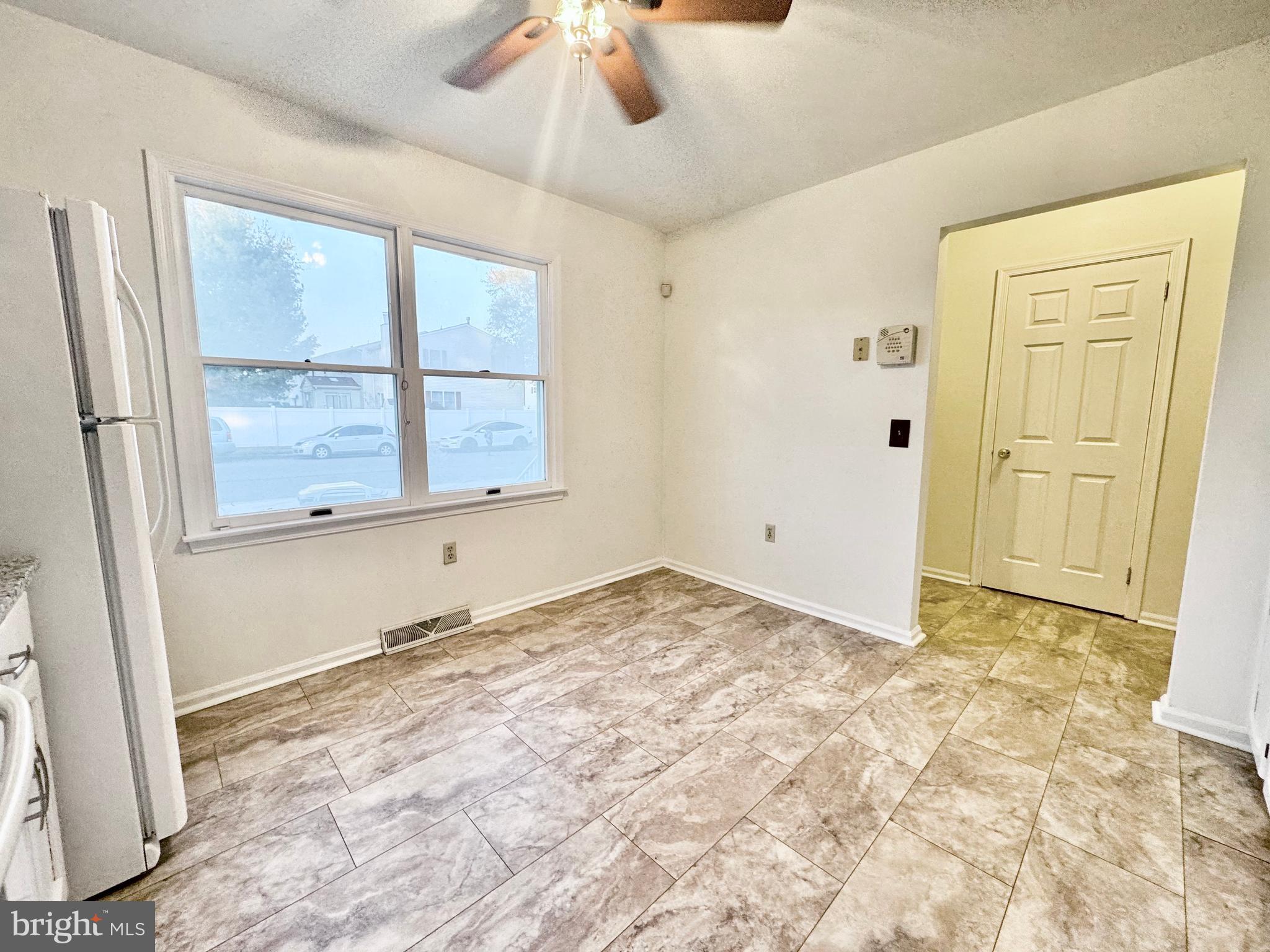 HAMPTON SQUARE - Residential