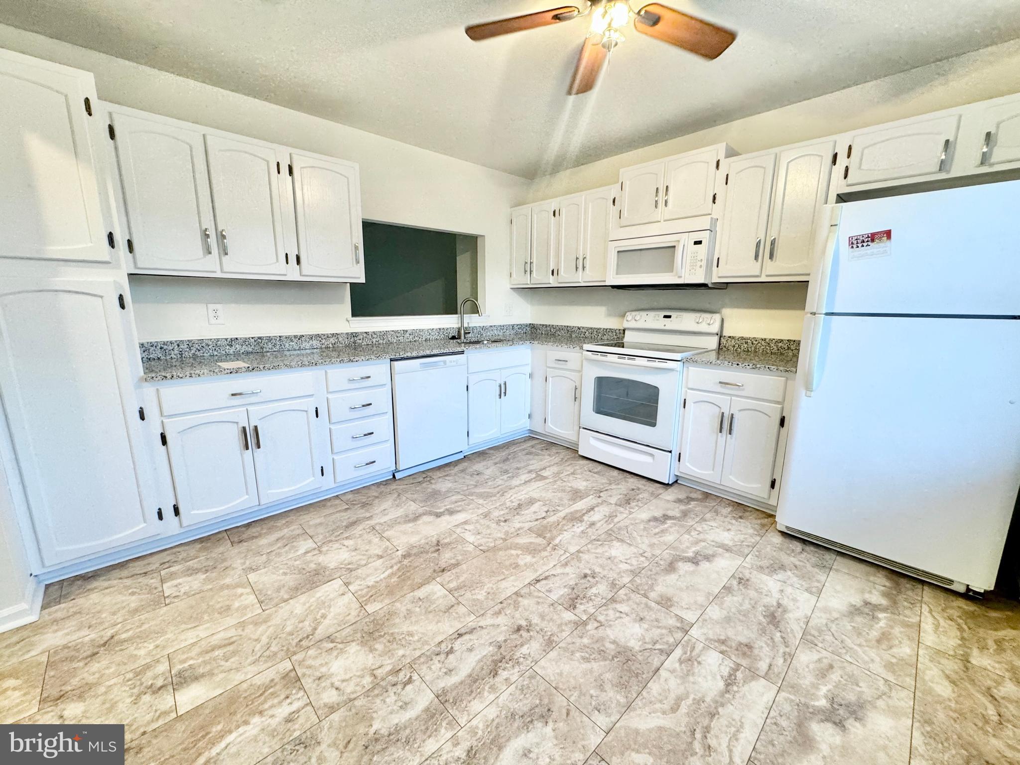 HAMPTON SQUARE - Residential