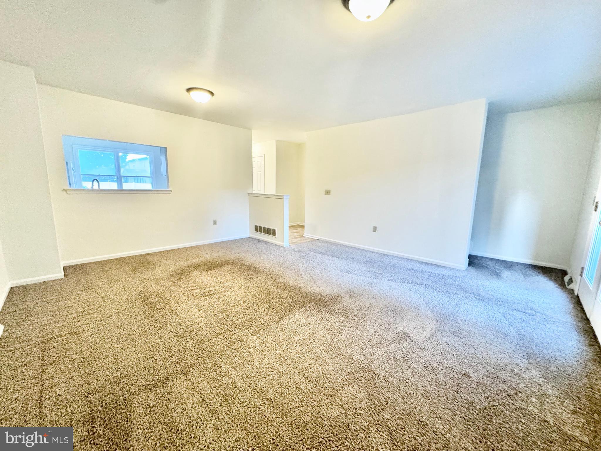 HAMPTON SQUARE - Residential