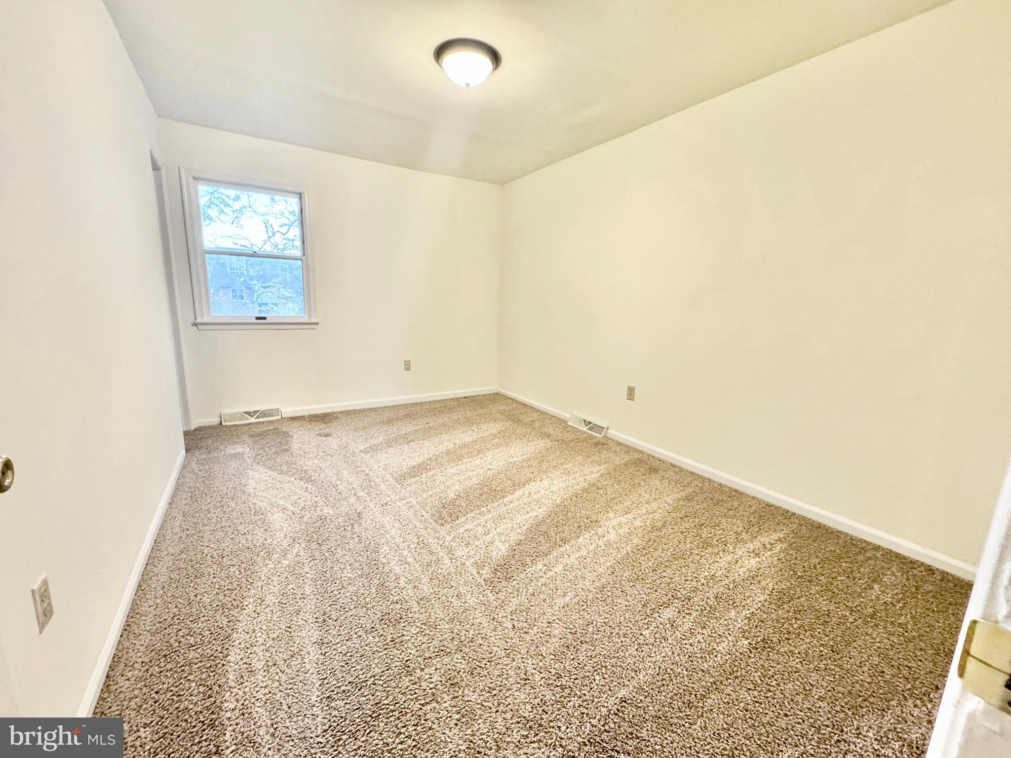 HAMPTON SQUARE - Residential