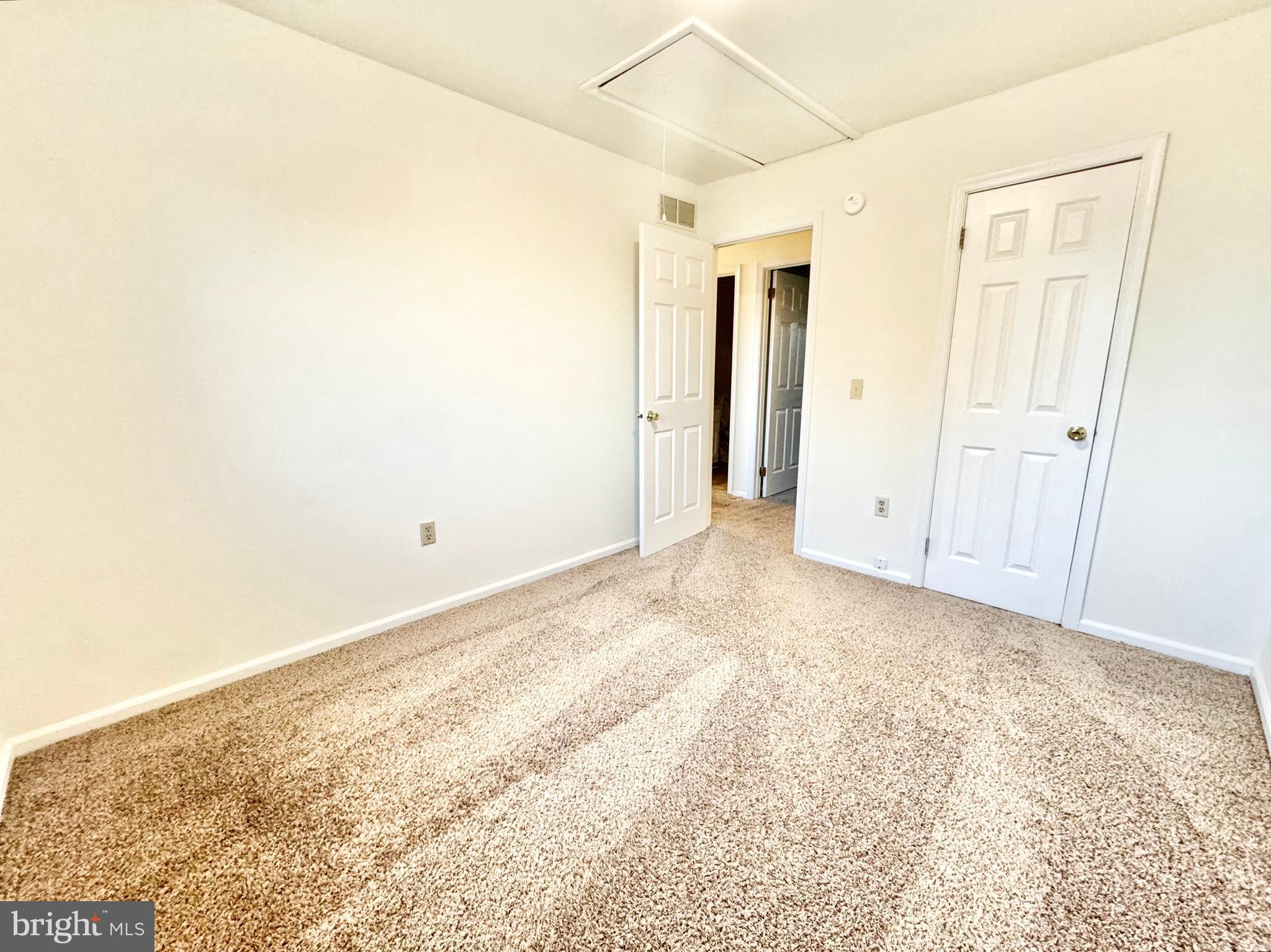 HAMPTON SQUARE - Residential