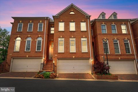 721 HAWKINS WAY ALEXANDRIA VA 22314