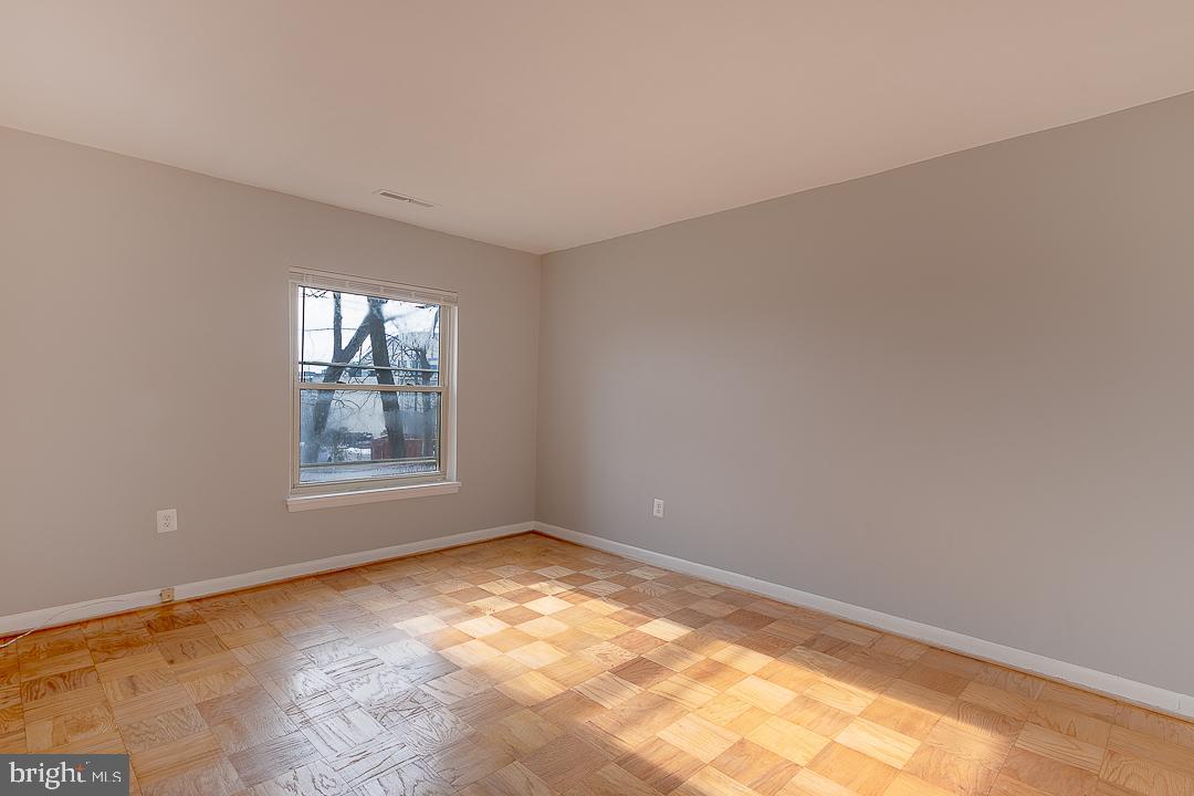 MARLOW TOWERS CONDOMINIUMS - Residential Lease