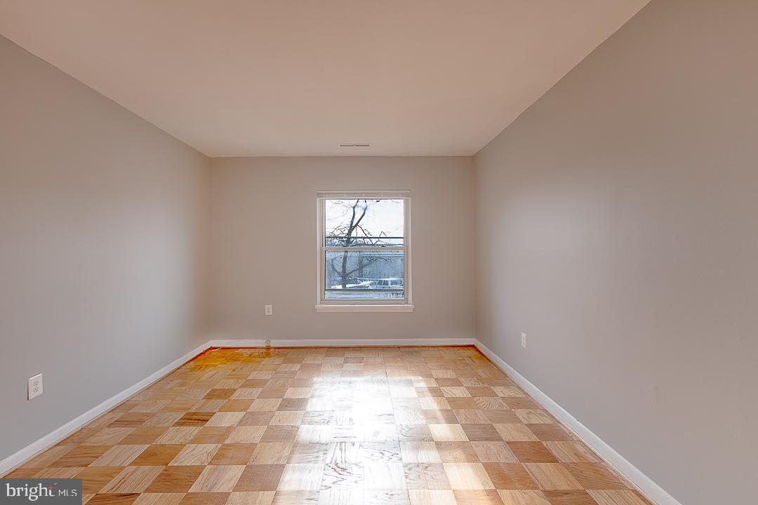 MARLOW TOWERS CONDOMINIUMS - Residential Lease