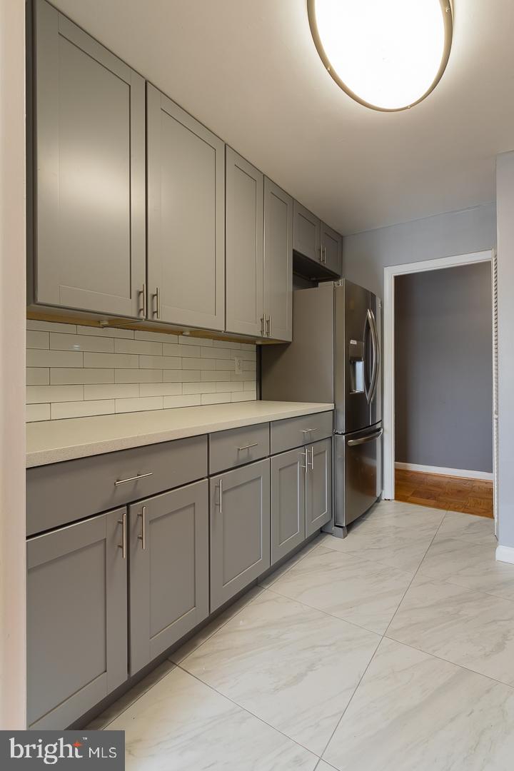 MARLOW TOWERS CONDOMINIUMS - Residential Lease