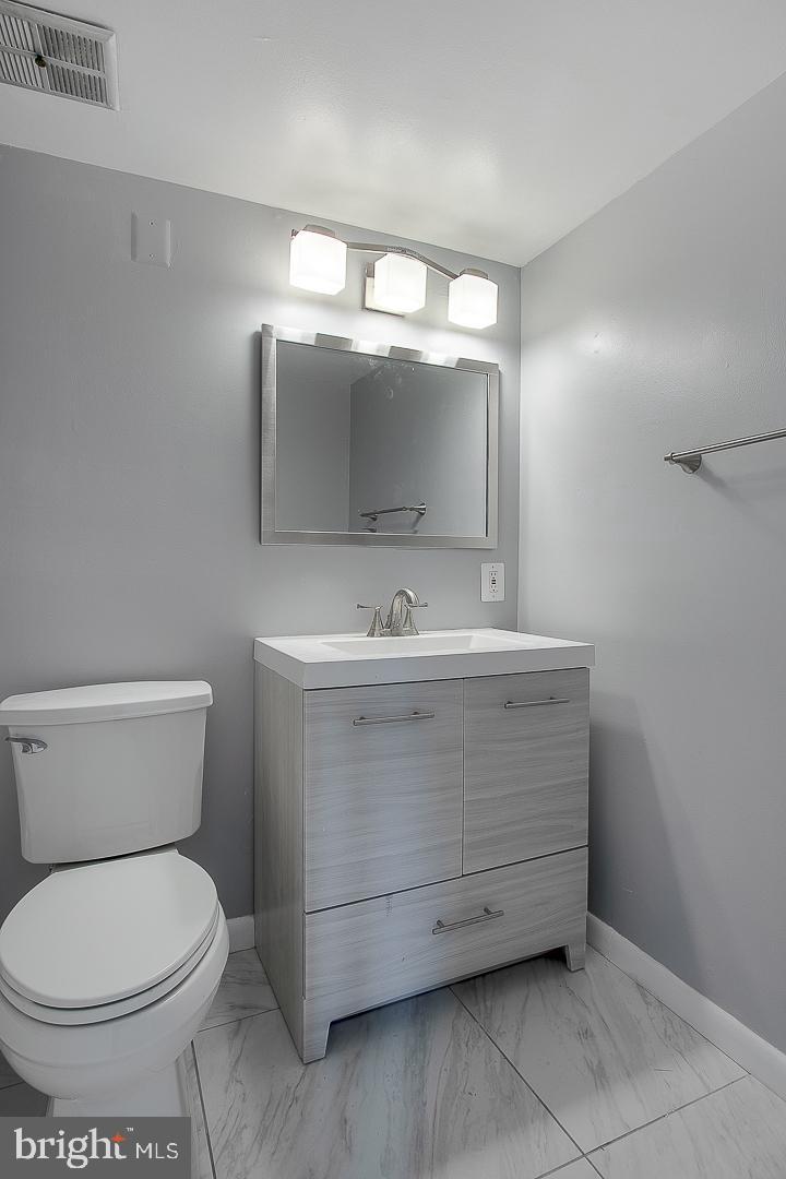 MARLOW TOWERS CONDOMINIUMS - Residential Lease