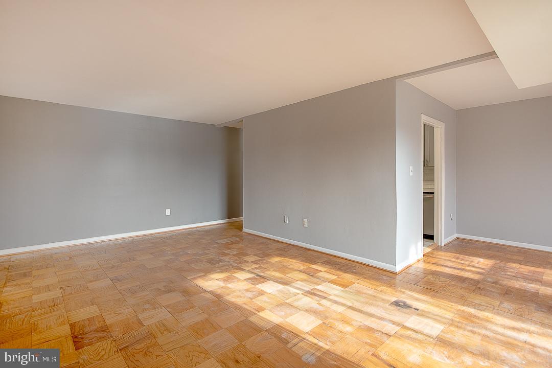 MARLOW TOWERS CONDOMINIUMS - Residential Lease