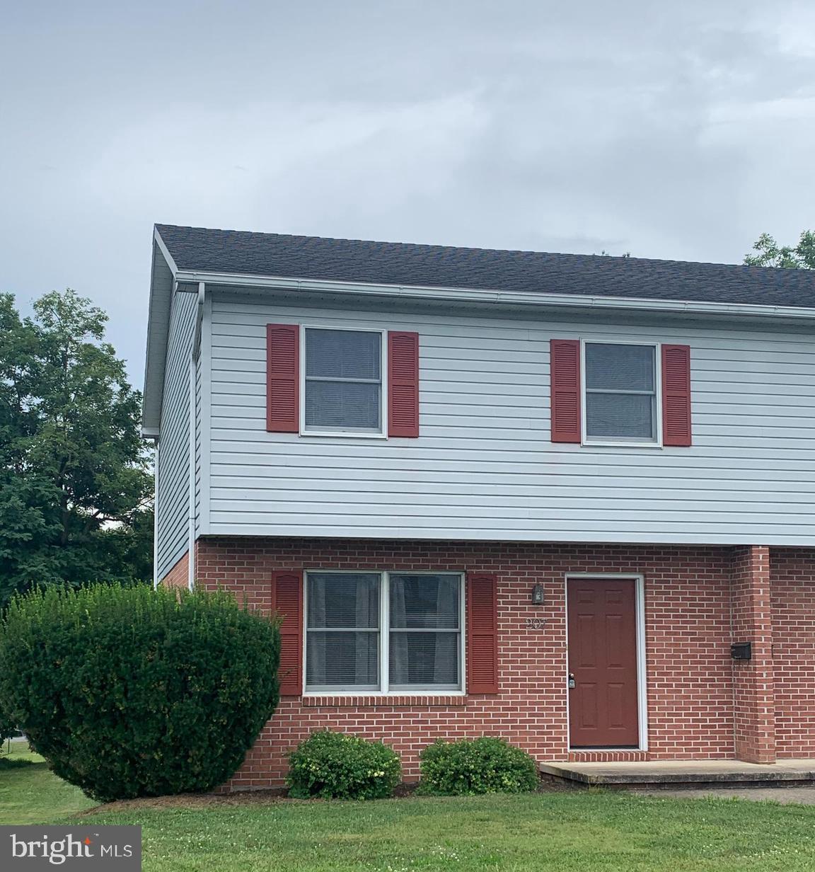 Come check out this 2 bedroom Half Duplex in Greencastle. Equipped Kitchen with new appliances.
New gas furnace and Central Air.
3rd room on upper level could be a in home office.
Storage room/Bonus room in the basement.
Deck over looks backyard. Off street parking for 2 plus cars. Small shed for mower, tools and such.
Quiet location in the Borough of Greencastle.