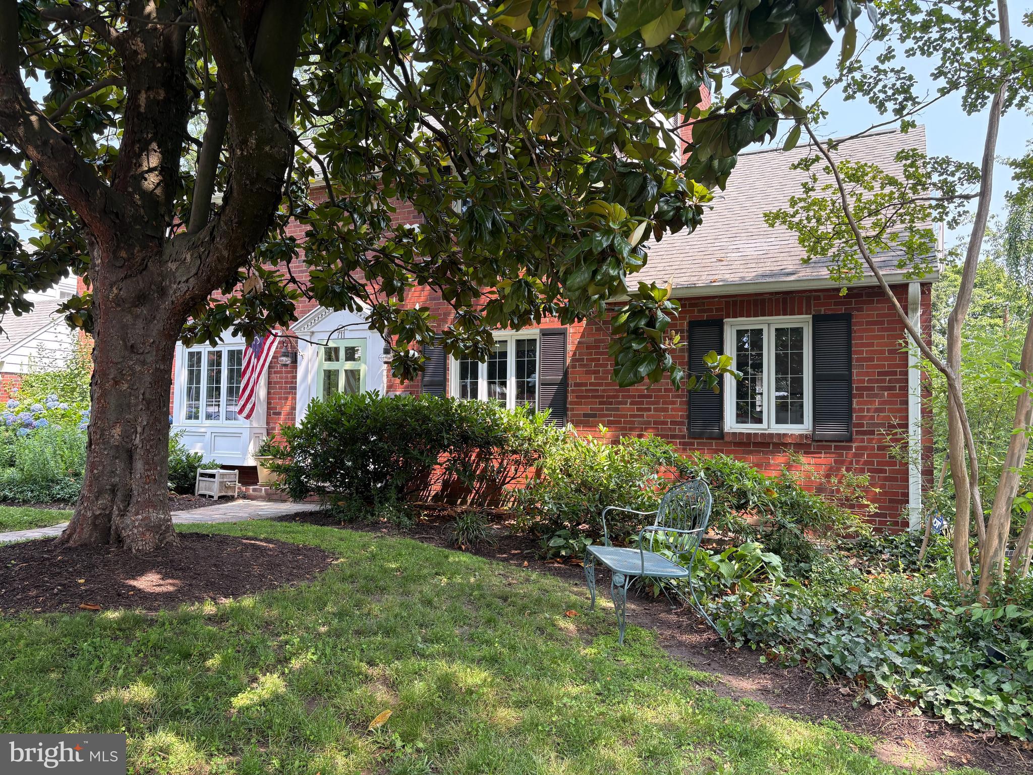 711 N OVERLOOK DRIVE