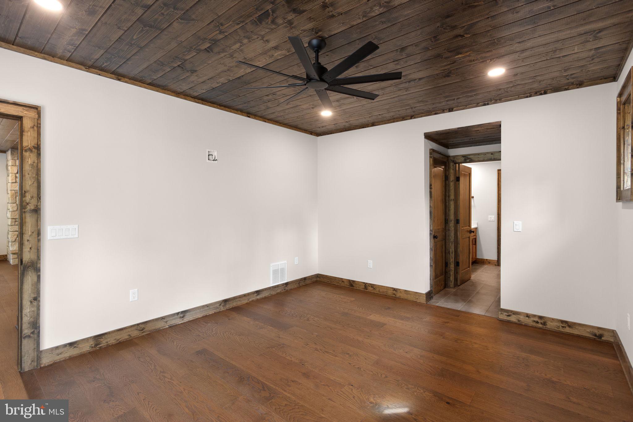 FISHER MOUNTAIN GOLF CLUB & RESORT - Residential