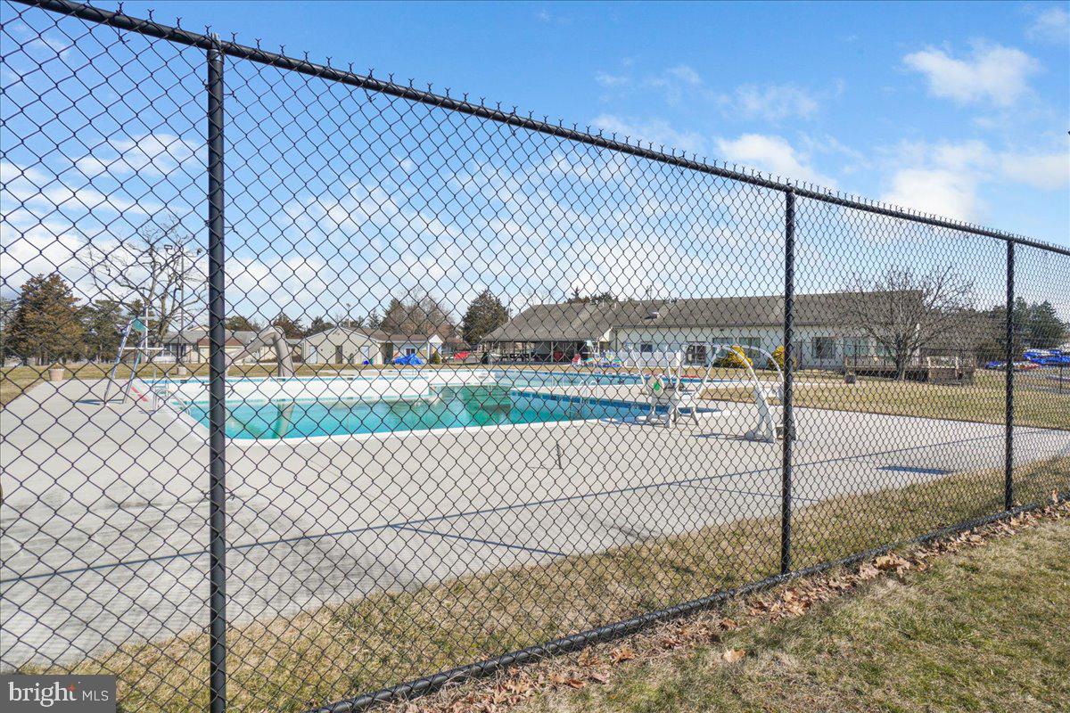 LAKE HERITAGE - Residential