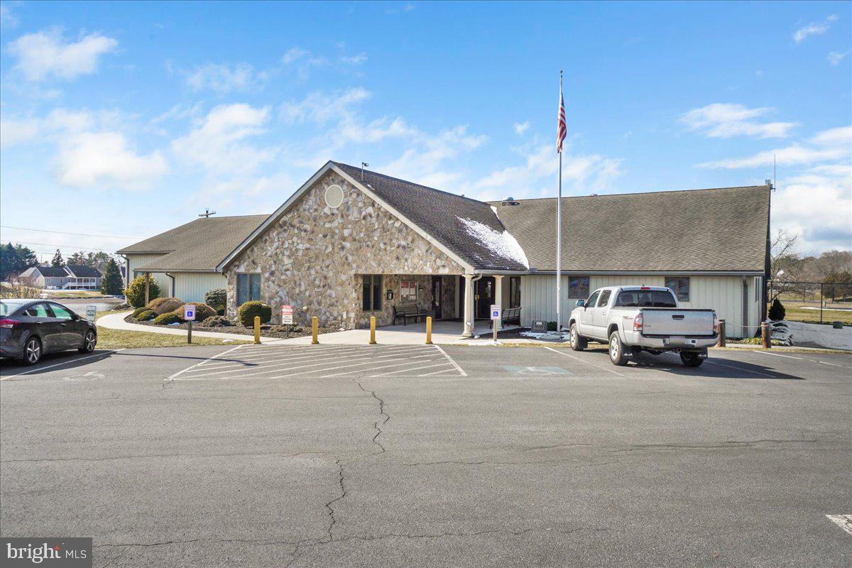 LAKE HERITAGE - Residential