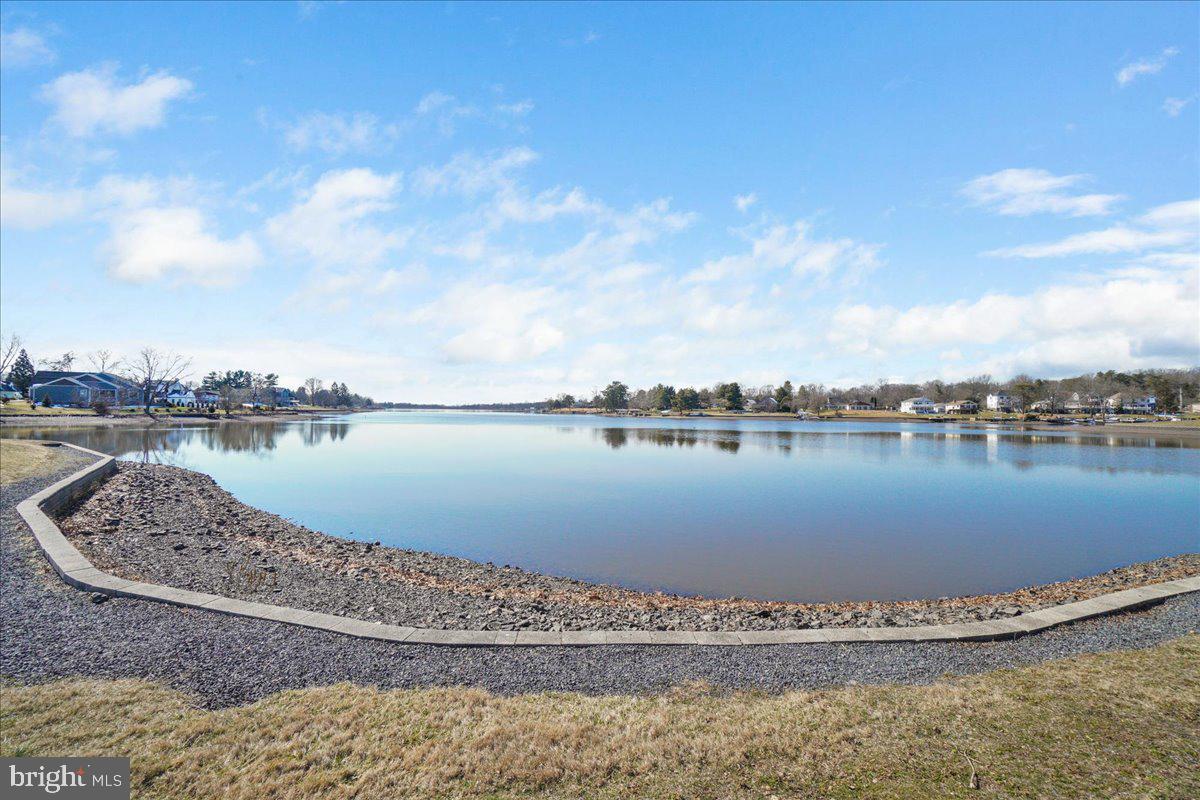 LAKE HERITAGE - Residential