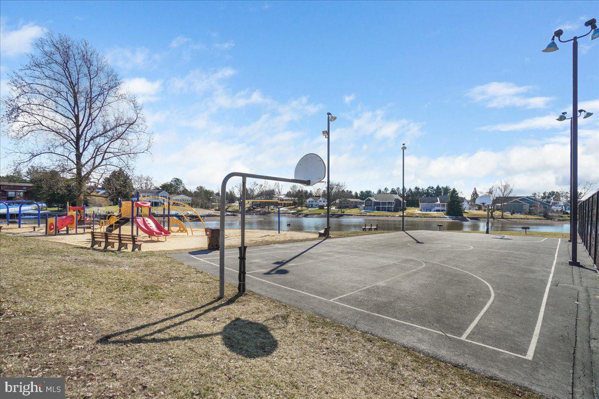 LAKE HERITAGE - Residential