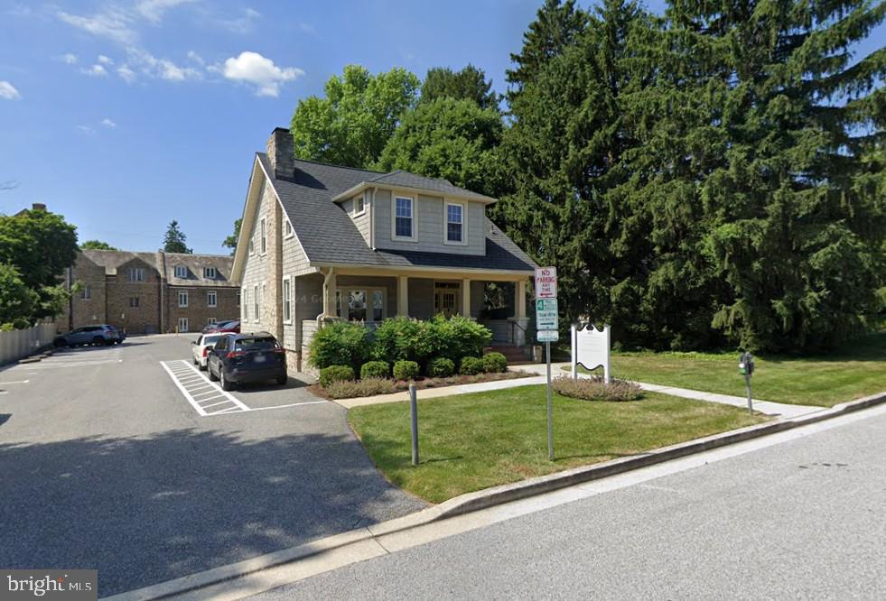 • Beautifully maintained commercial office space with 39 parking spaces which can be rented to Lawyers and other Court House employees
• Office build out
• Meticulously maintained
• Close to Towson Circuit Court
• Surplus parking (39 spaces)
• Parking revenue: Up to $25,000/year
• Street signage