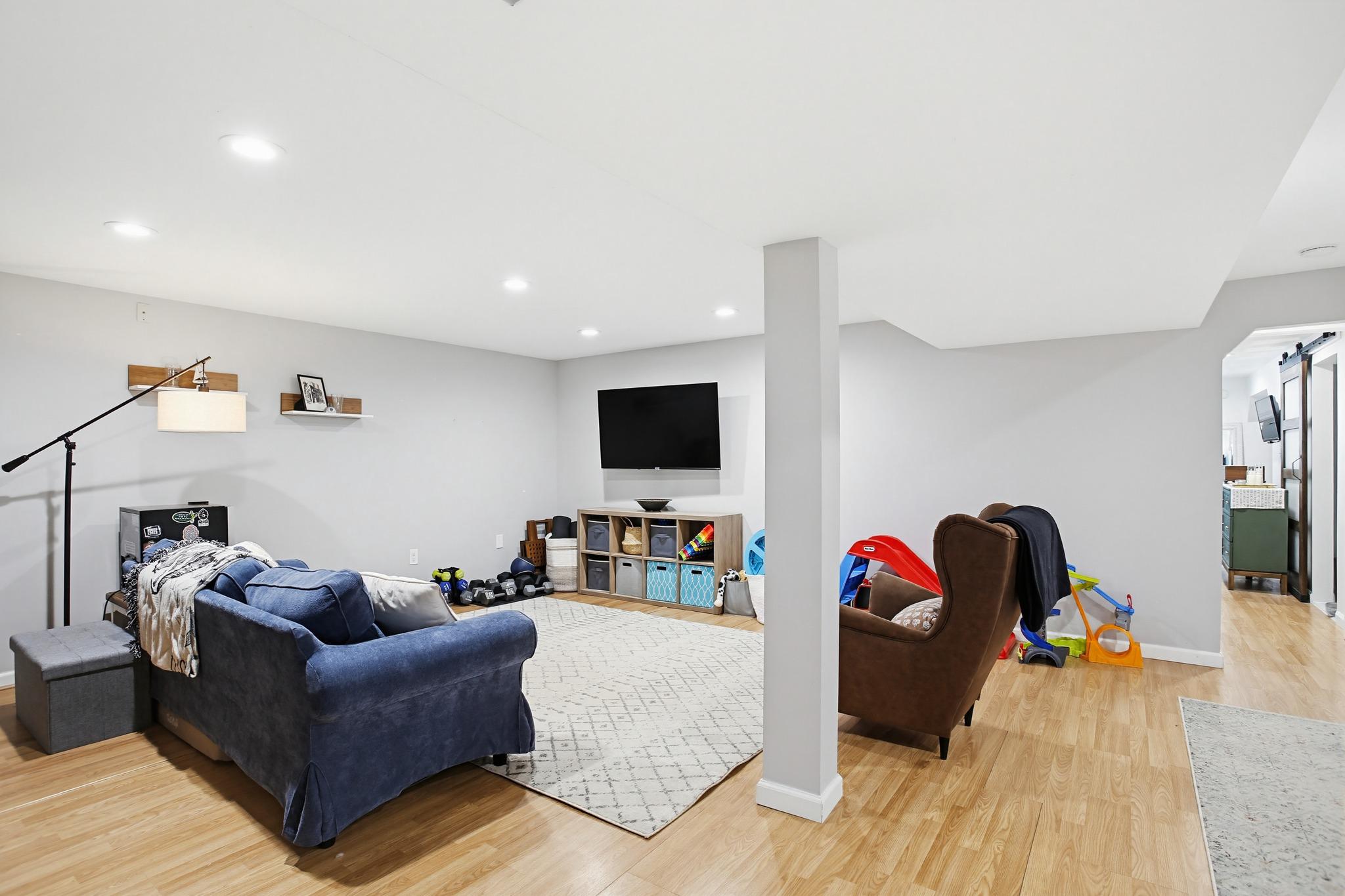 CLEMENS CROSSING - Residential