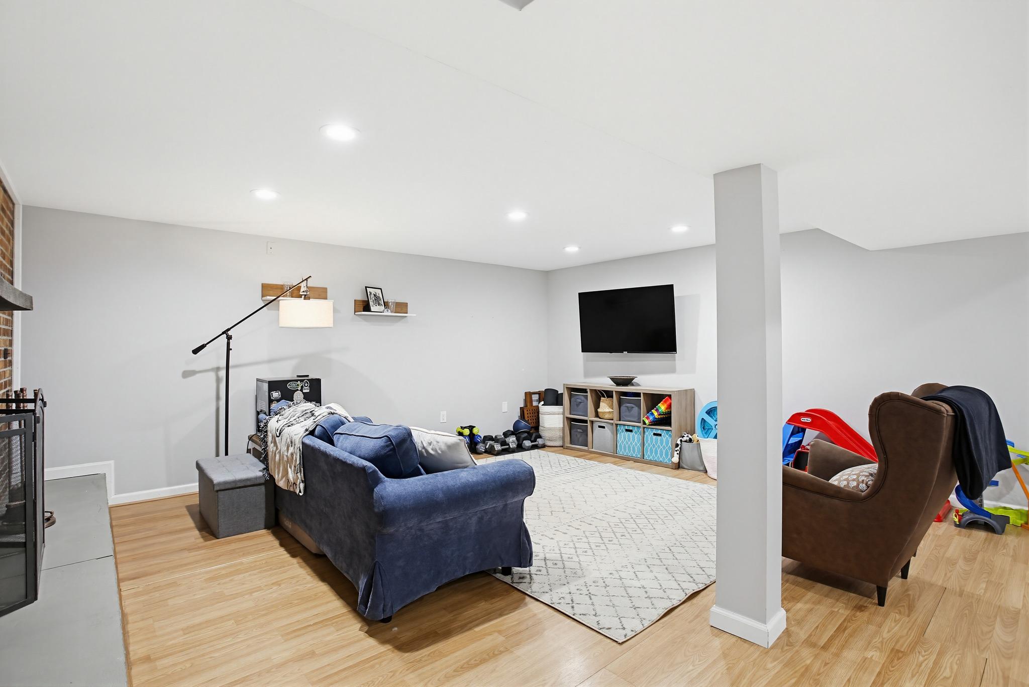 CLEMENS CROSSING - Residential