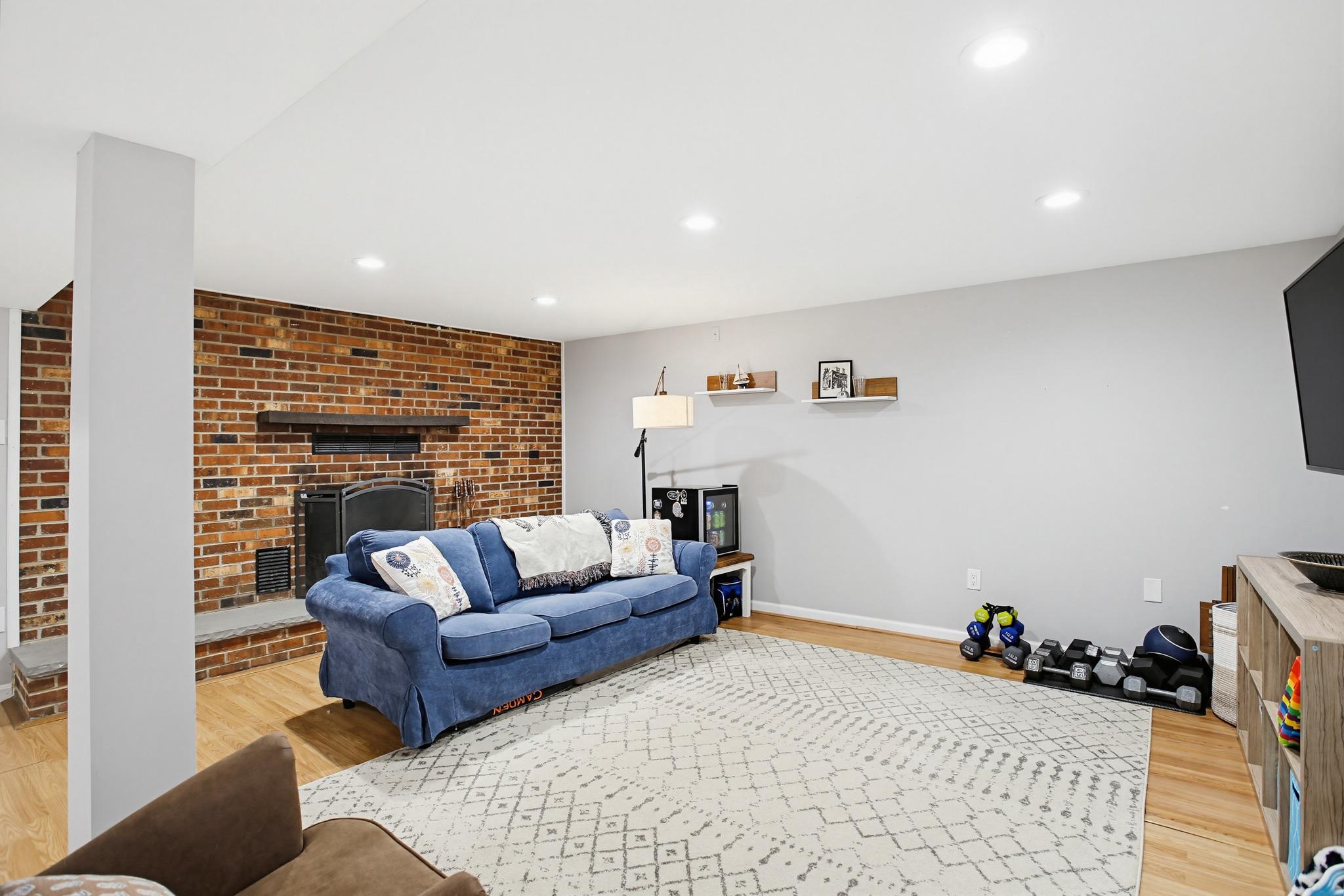 CLEMENS CROSSING - Residential