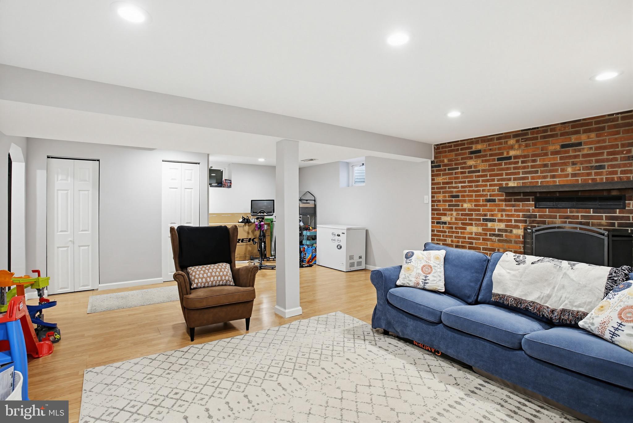 CLEMENS CROSSING - Residential