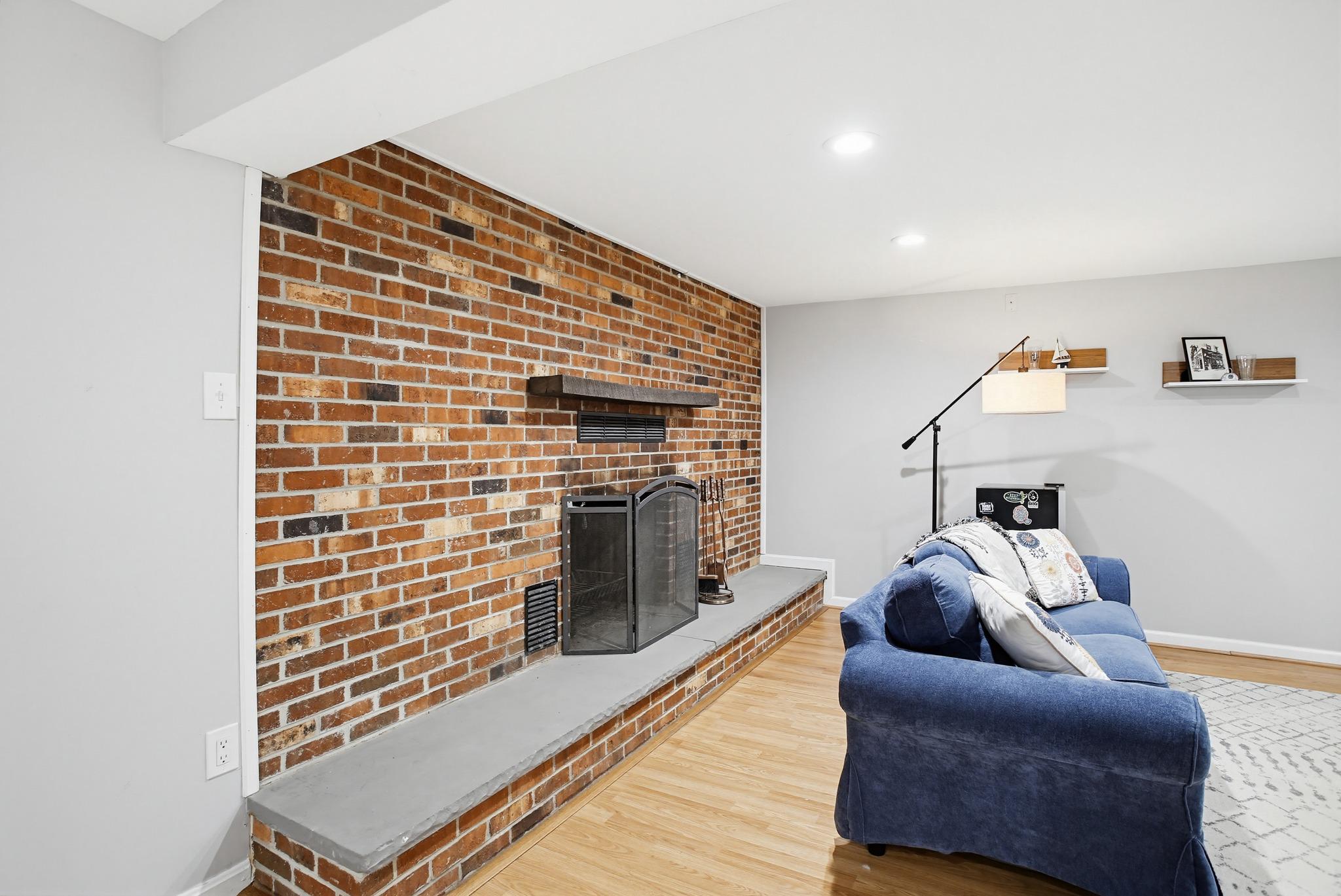 CLEMENS CROSSING - Residential