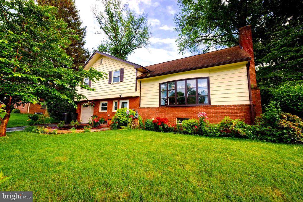 Photo of 1510 Springside Drive, LANCASTER, PA 17603 (MLS # PALA2071072)