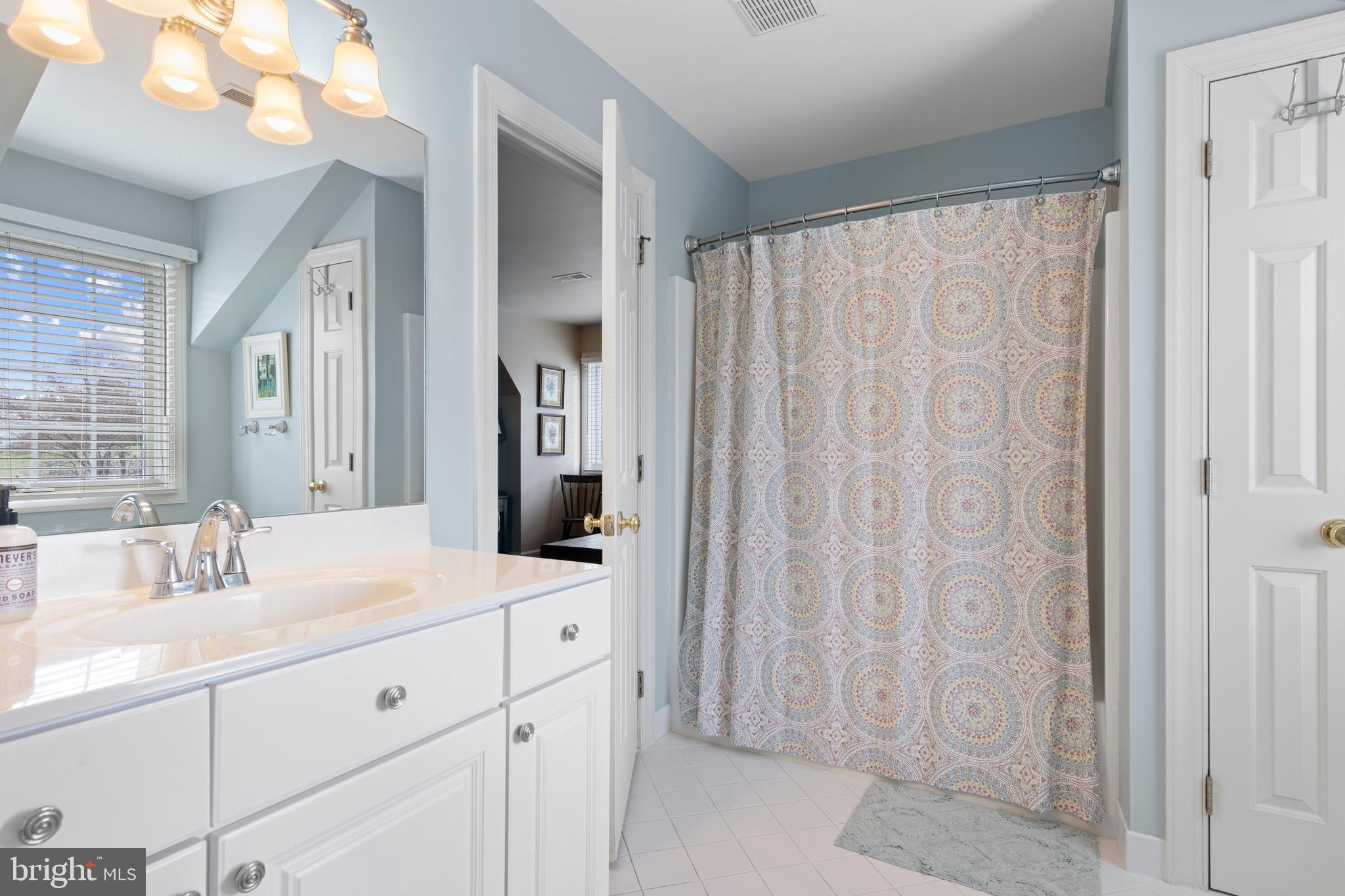 VILLAGE BLACKSHIRE - Residential