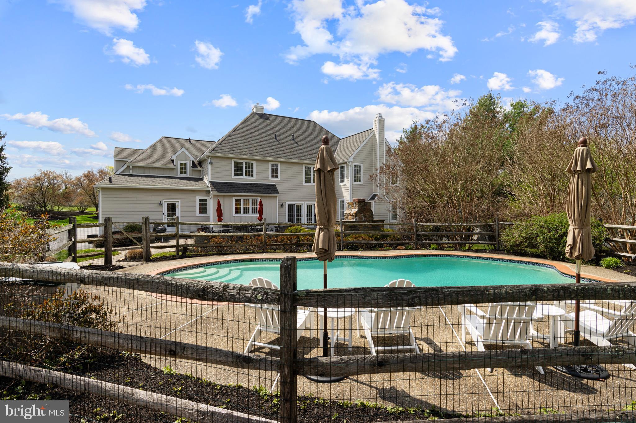 VILLAGE BLACKSHIRE - Residential