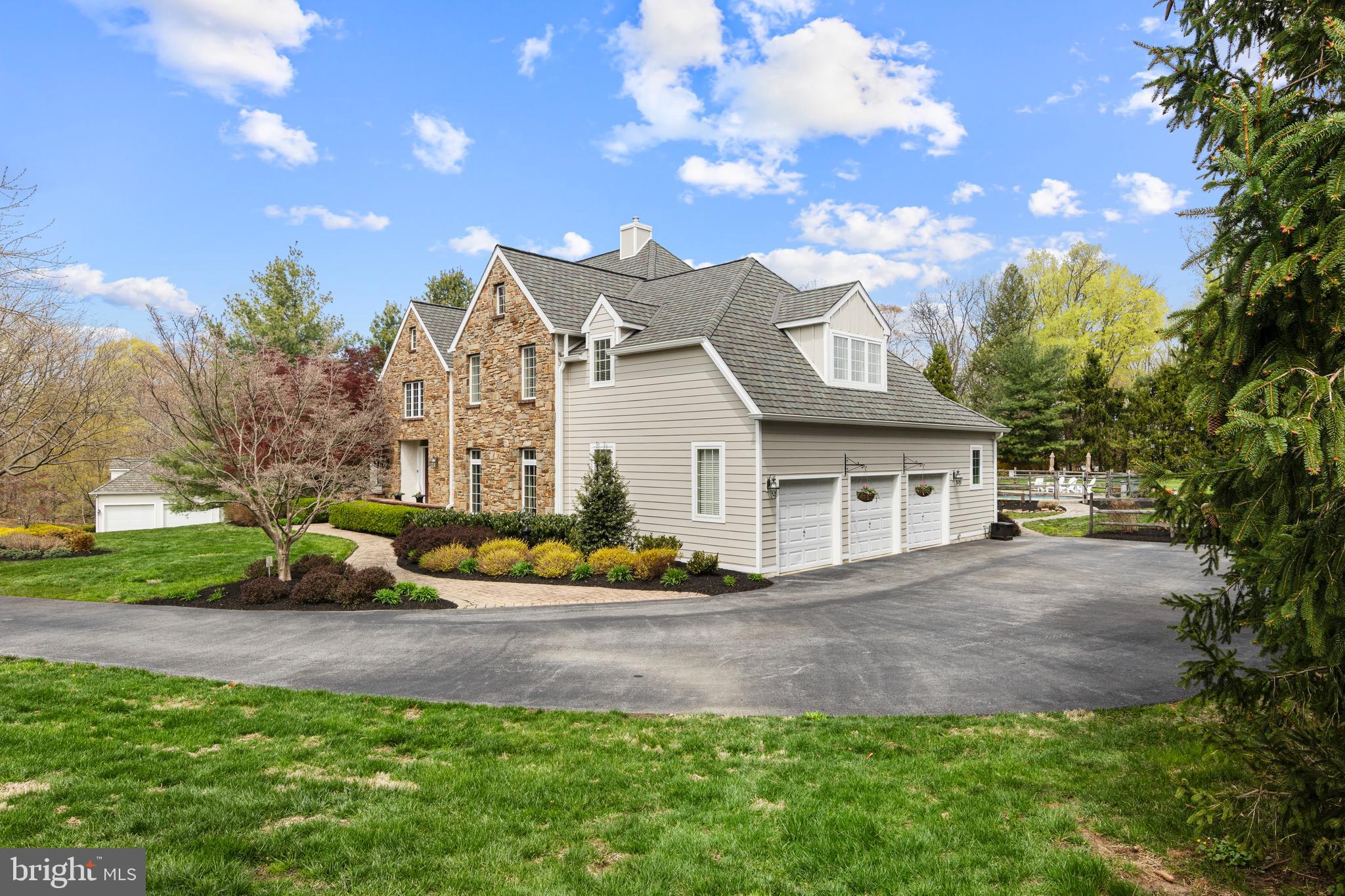 VILLAGE BLACKSHIRE - Residential