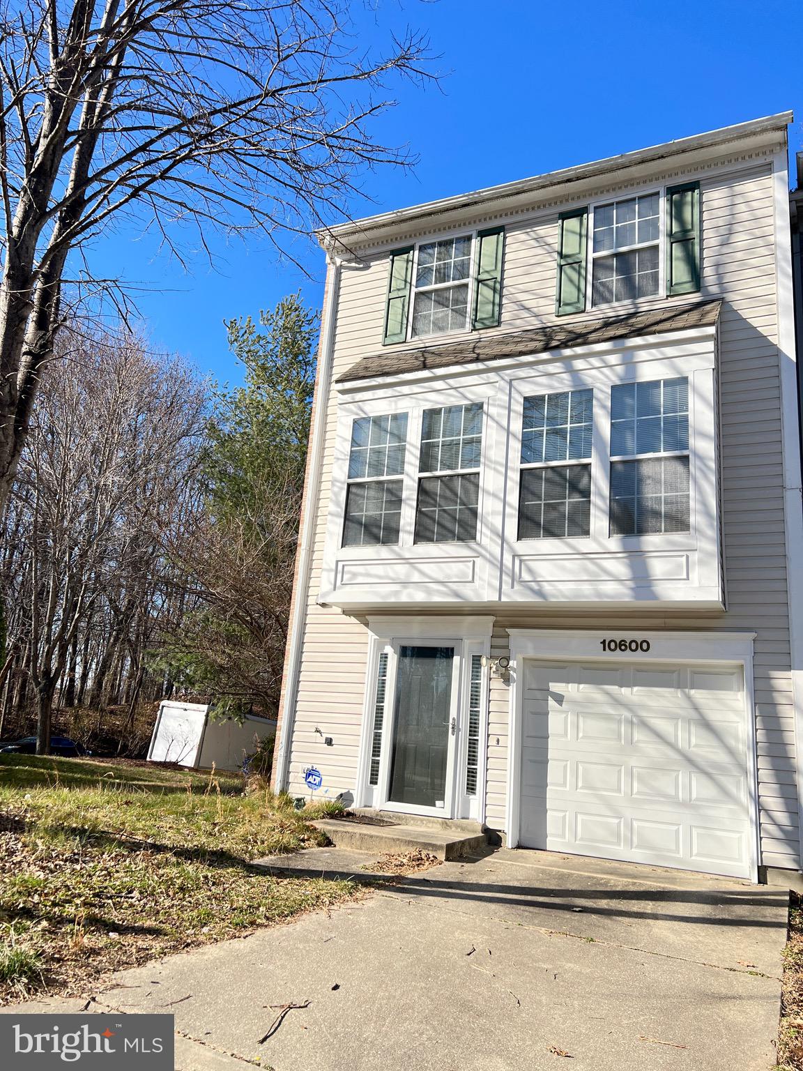 End unit home in desired Melwood Park. No smokers, No pets. Good credit. Great location. Close to I-495, short drive to DC.