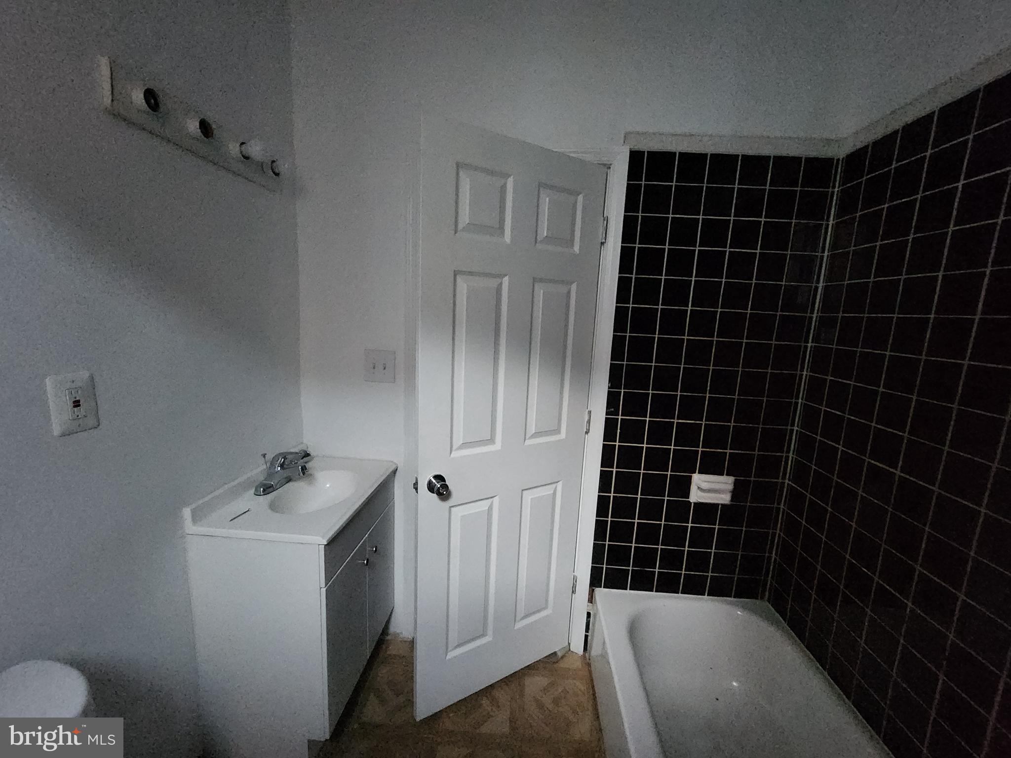 MIDTOWN EDMONDSON - Residential