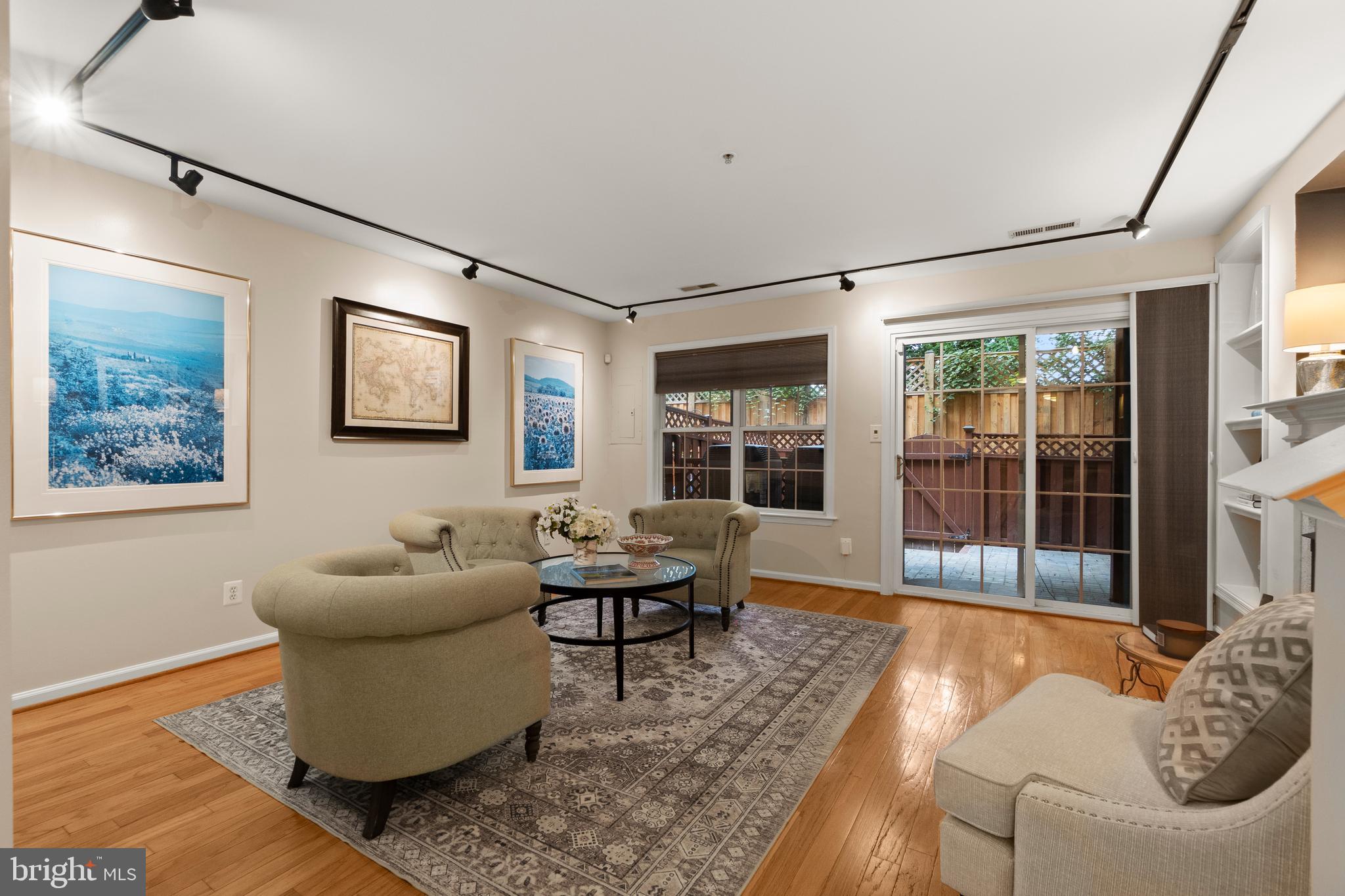 CAMERON STATION - Residential