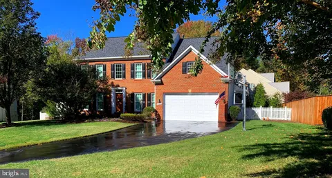 4904 Elsa Court, Fairfax, VA MLS: VAFX2276056