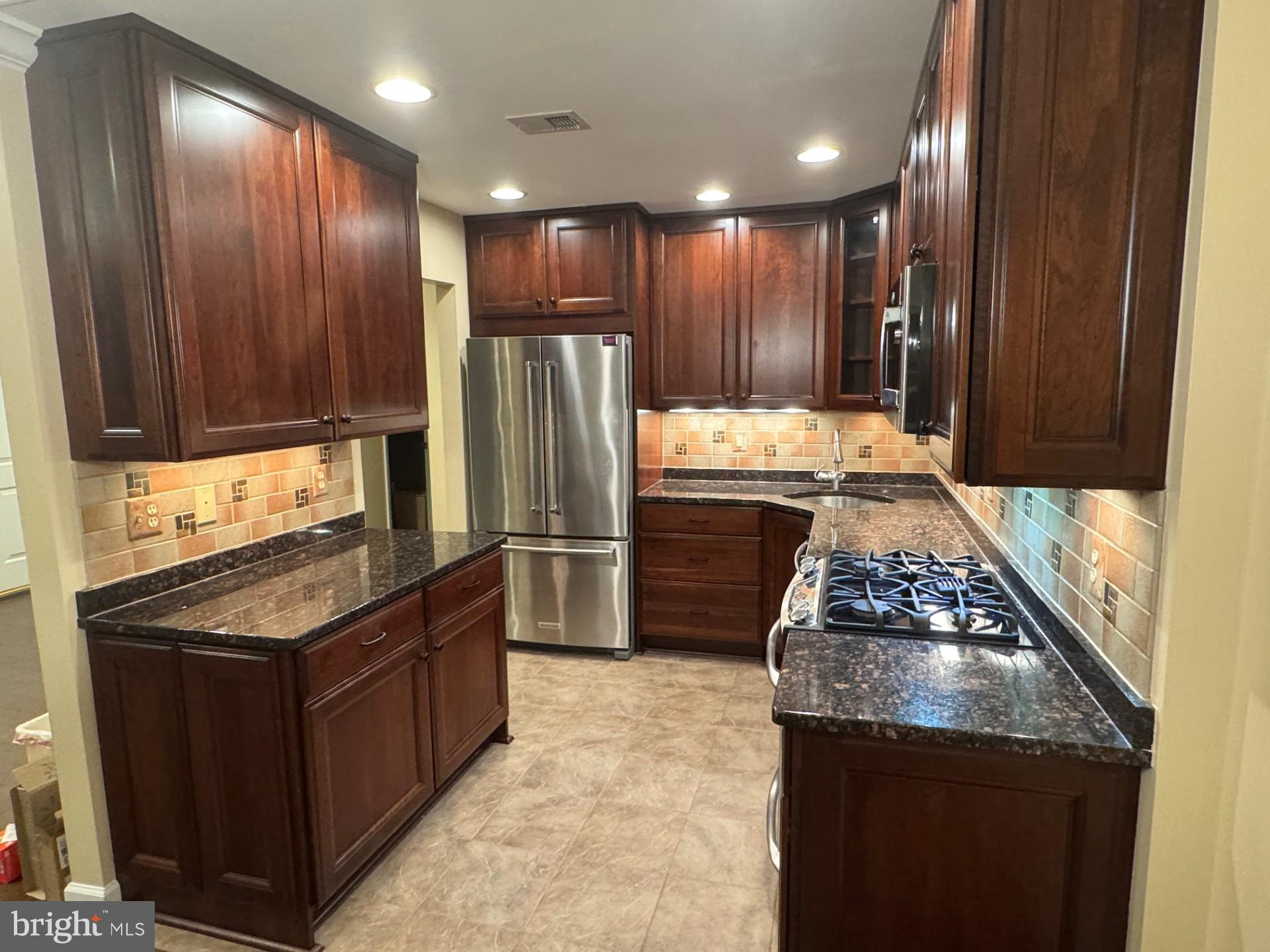 7256 GLEN HOLLOW COURT 4