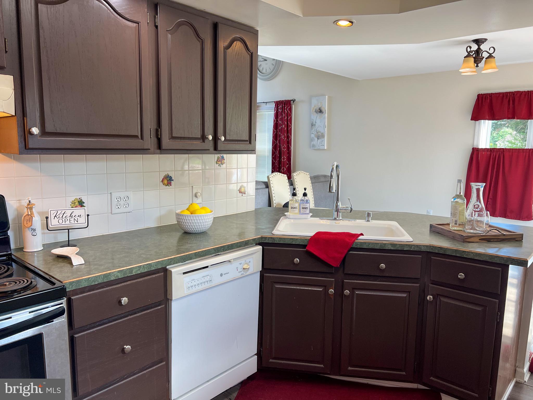 RAINTREE VILLAGE - Residential