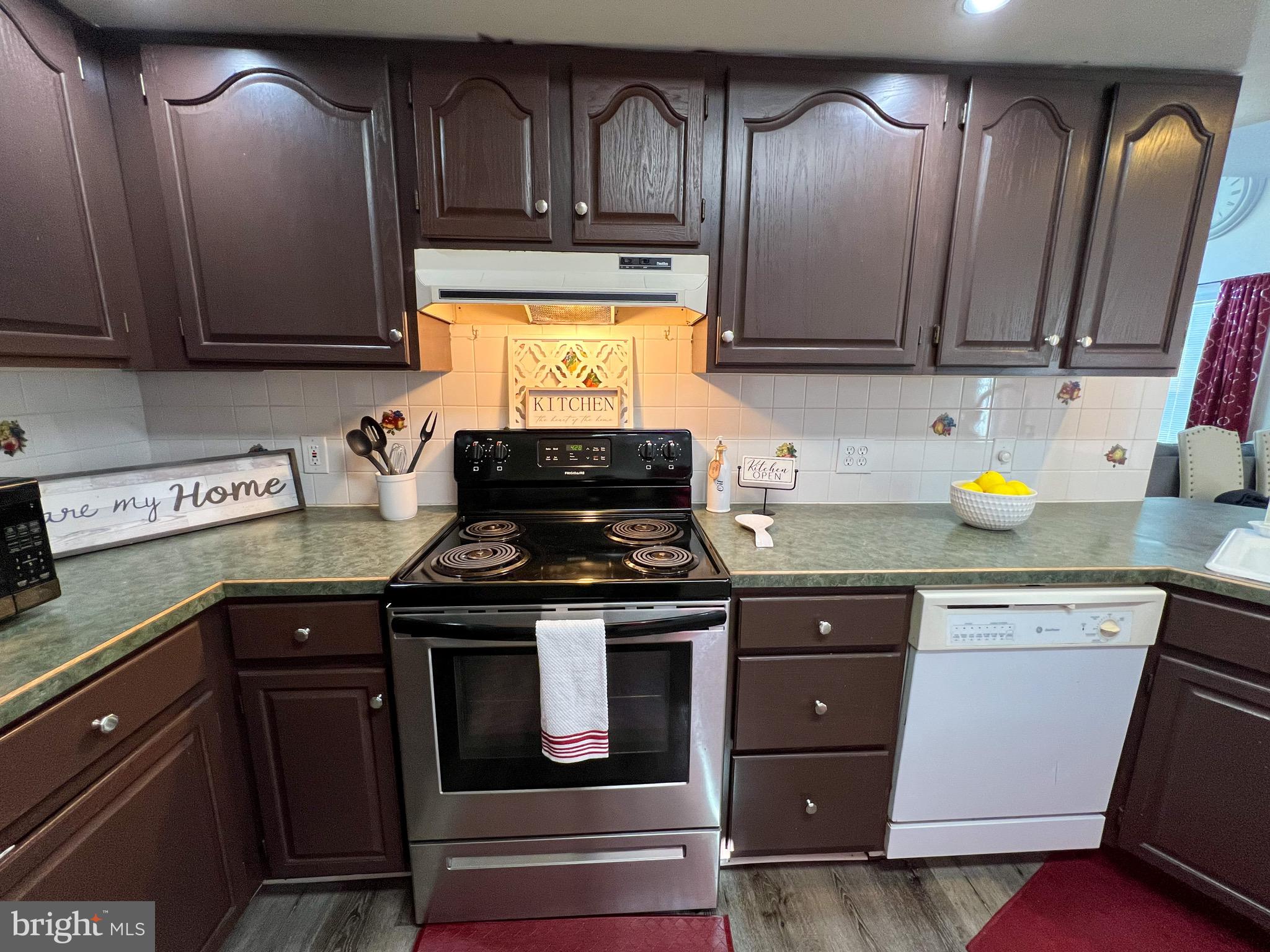 RAINTREE VILLAGE - Residential