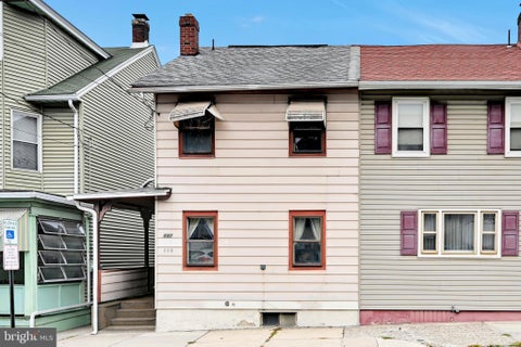 Townhouse For Sale - 247 E Bertsch Street<br/> LANSFORD, PA 18232