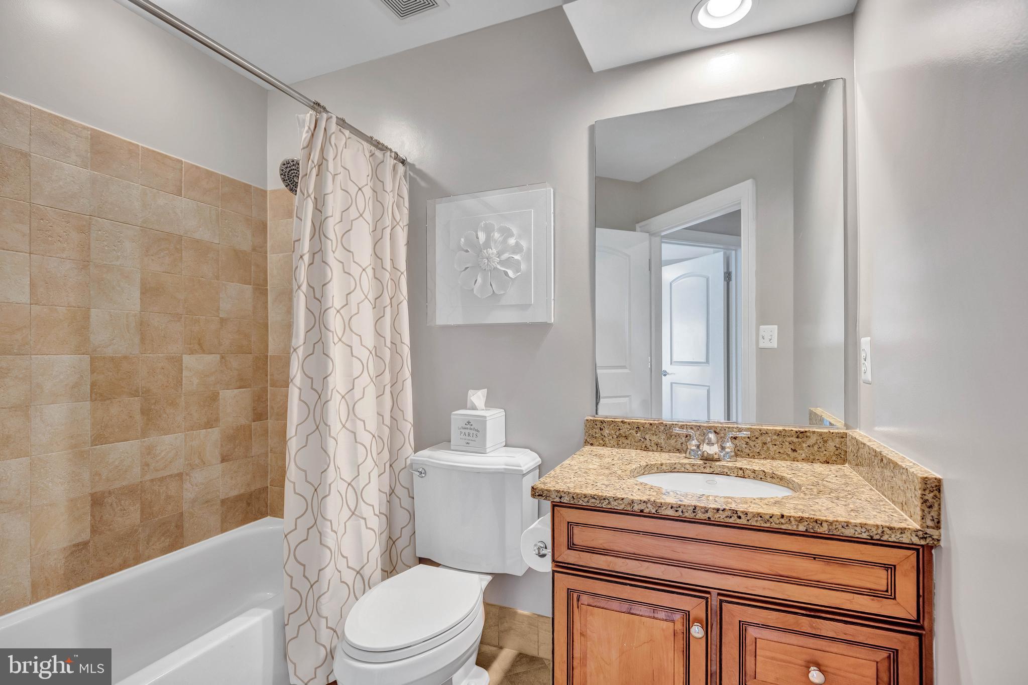 OLD TOWN COURT - Residential