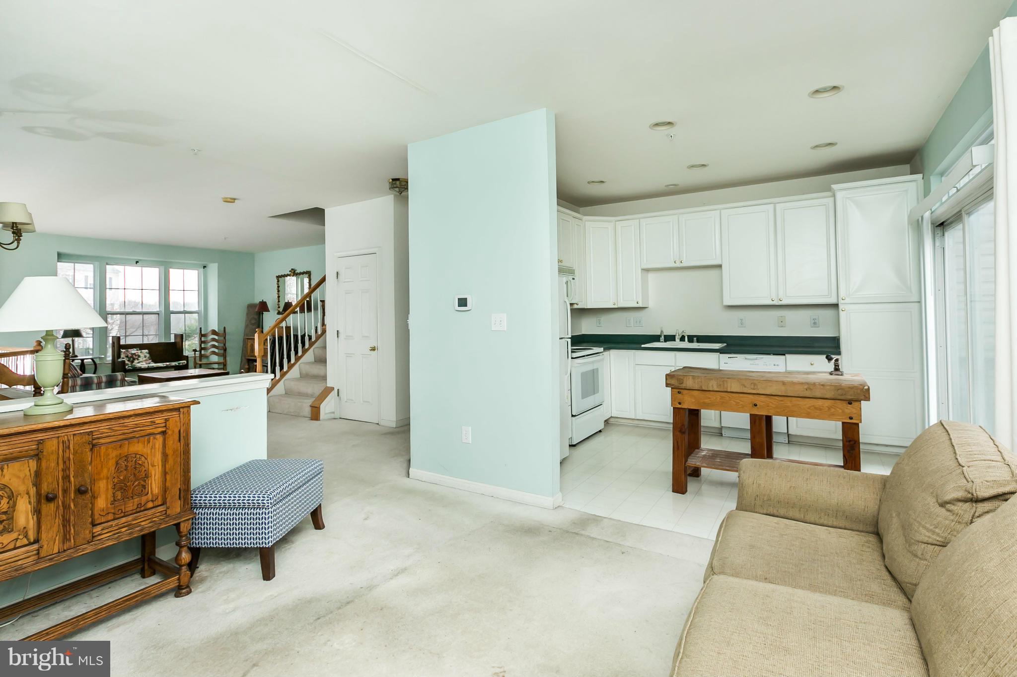 HOLLIFIELD STATION - Residential