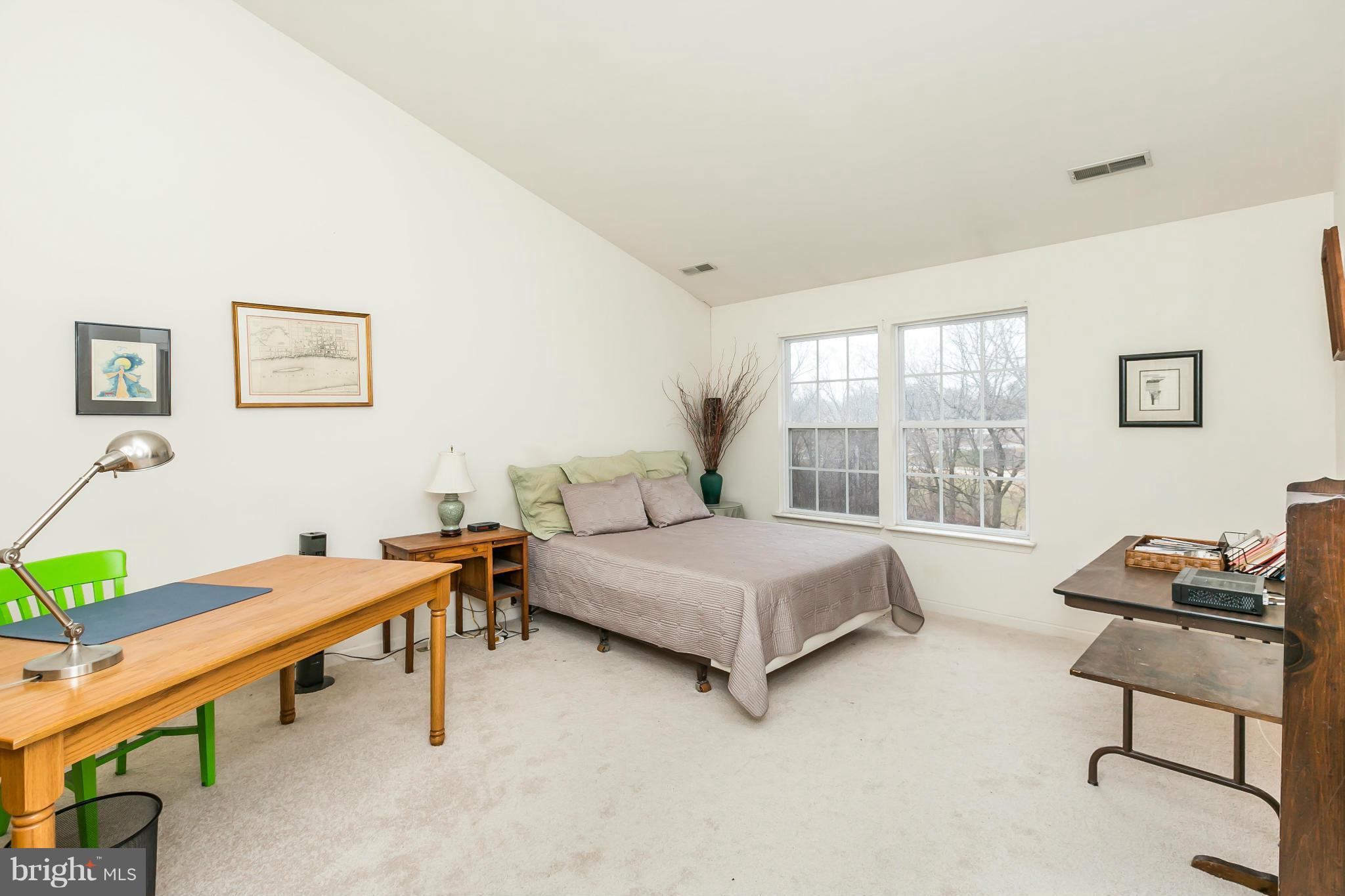 HOLLIFIELD STATION - Residential